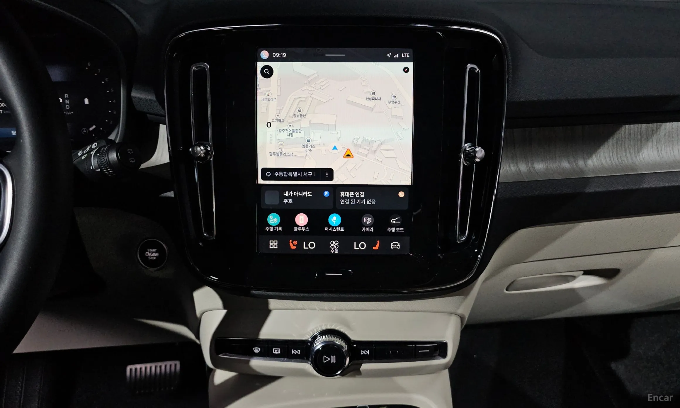 Volvo XC40 превью 12