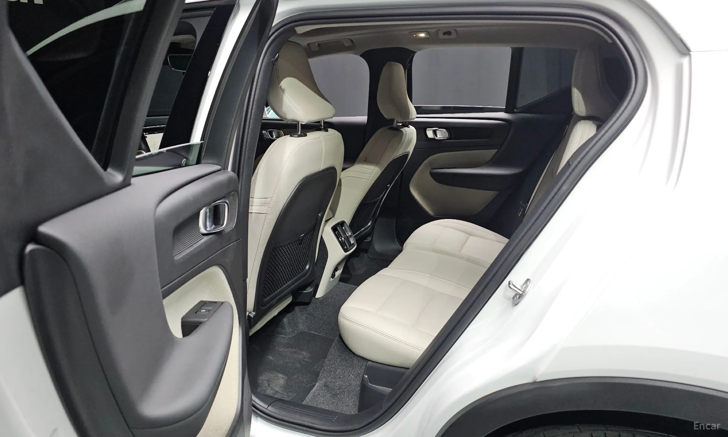 Volvo XC40 превью 19