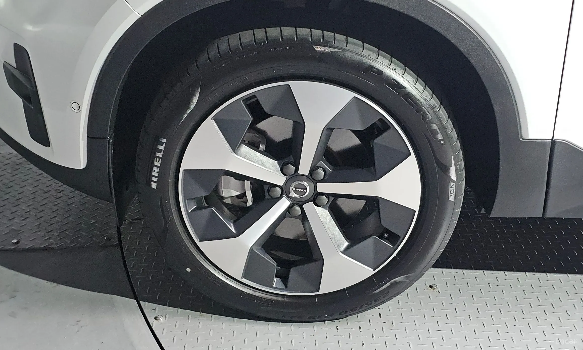 Volvo XC40 превью 5