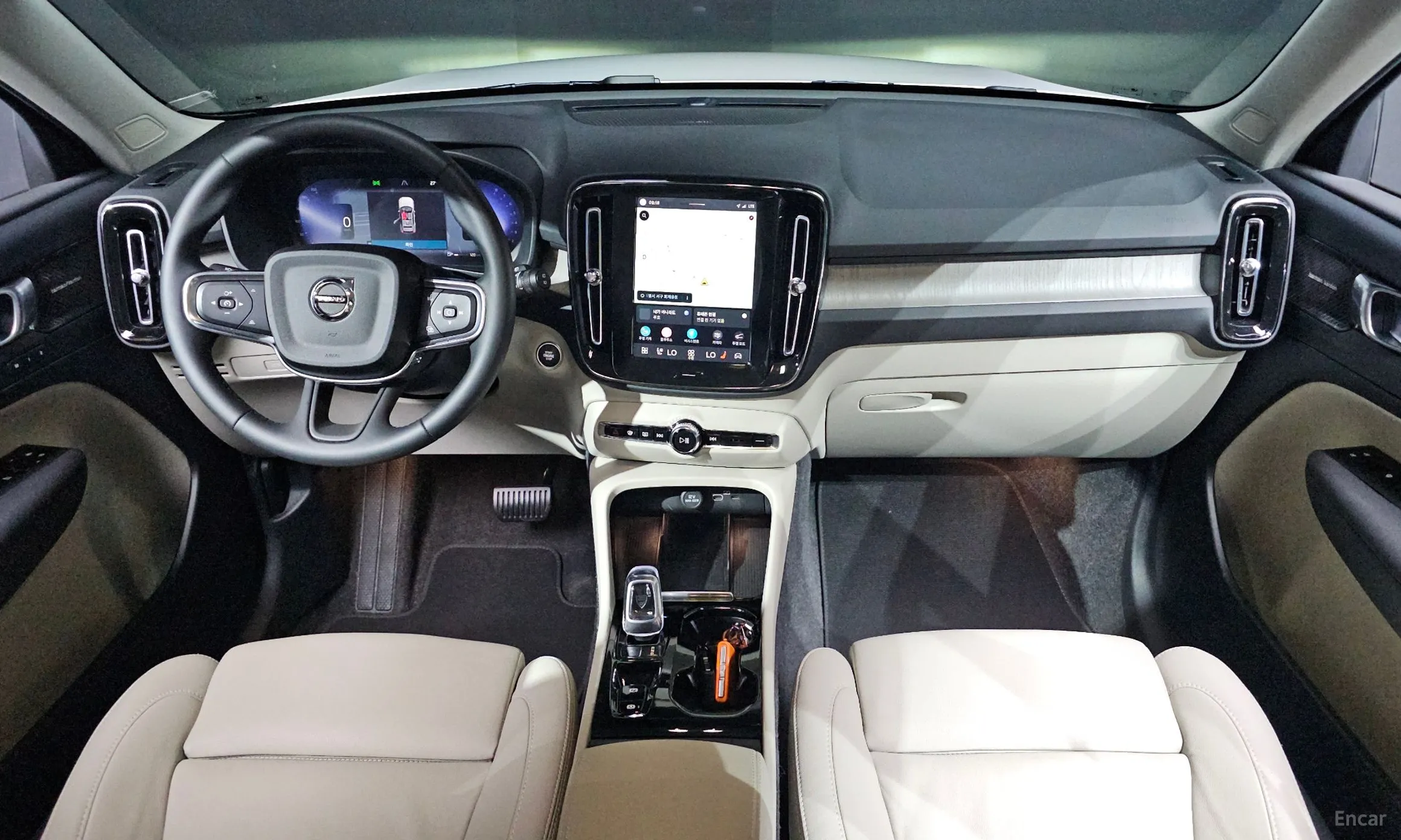 Volvo XC40 превью 7