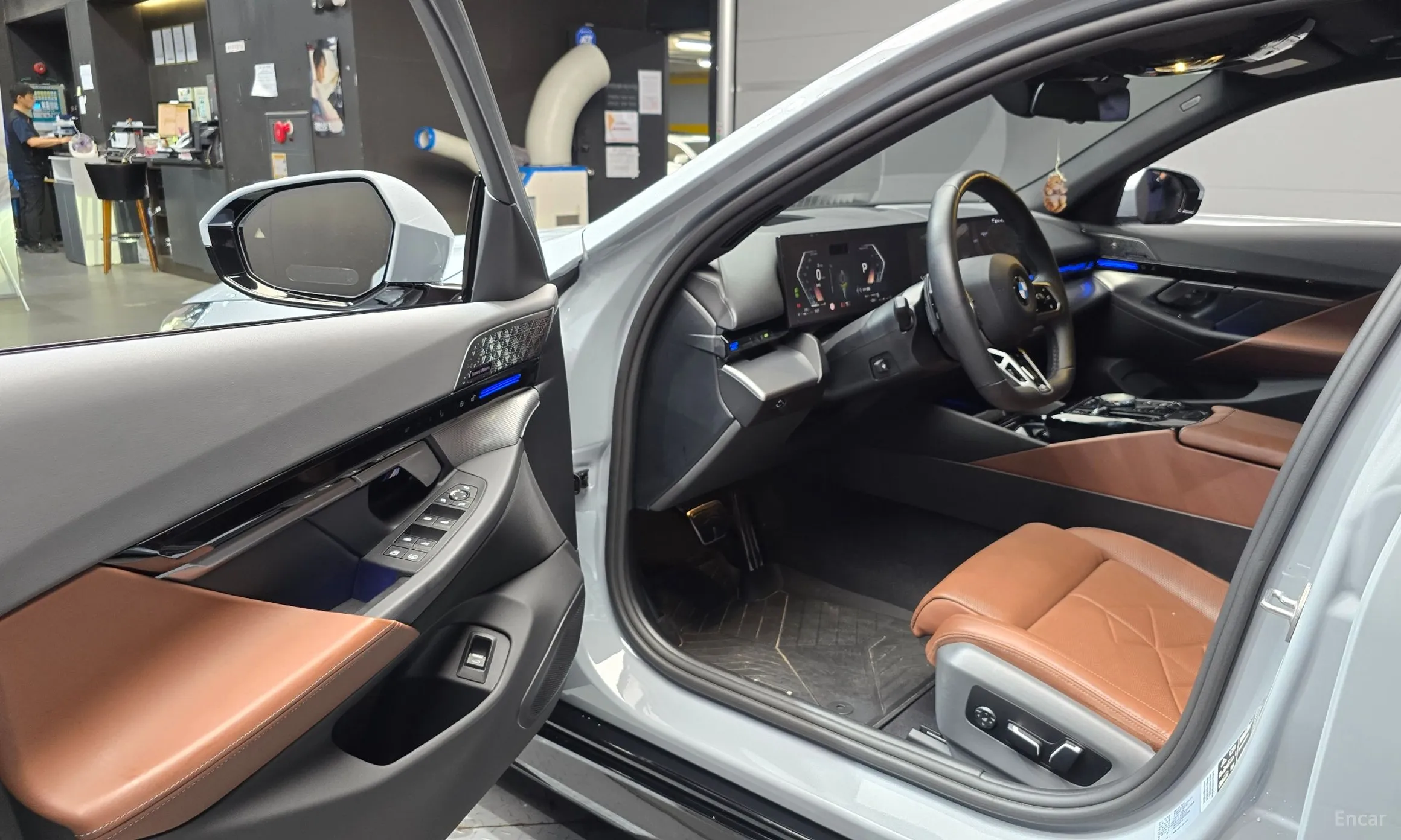 BMW 5 Series (G60) превью 10