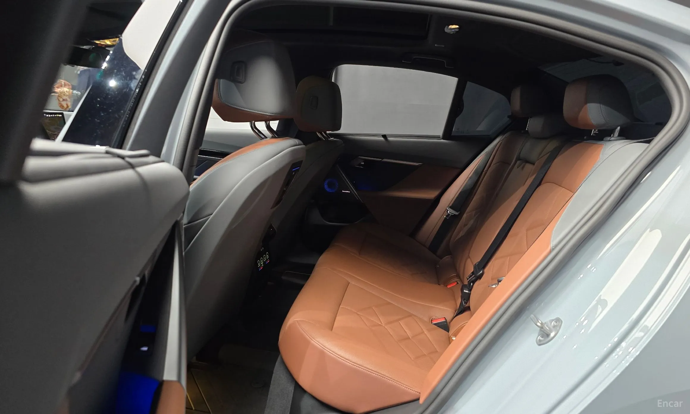 BMW 5 Series (G60) превью 12
