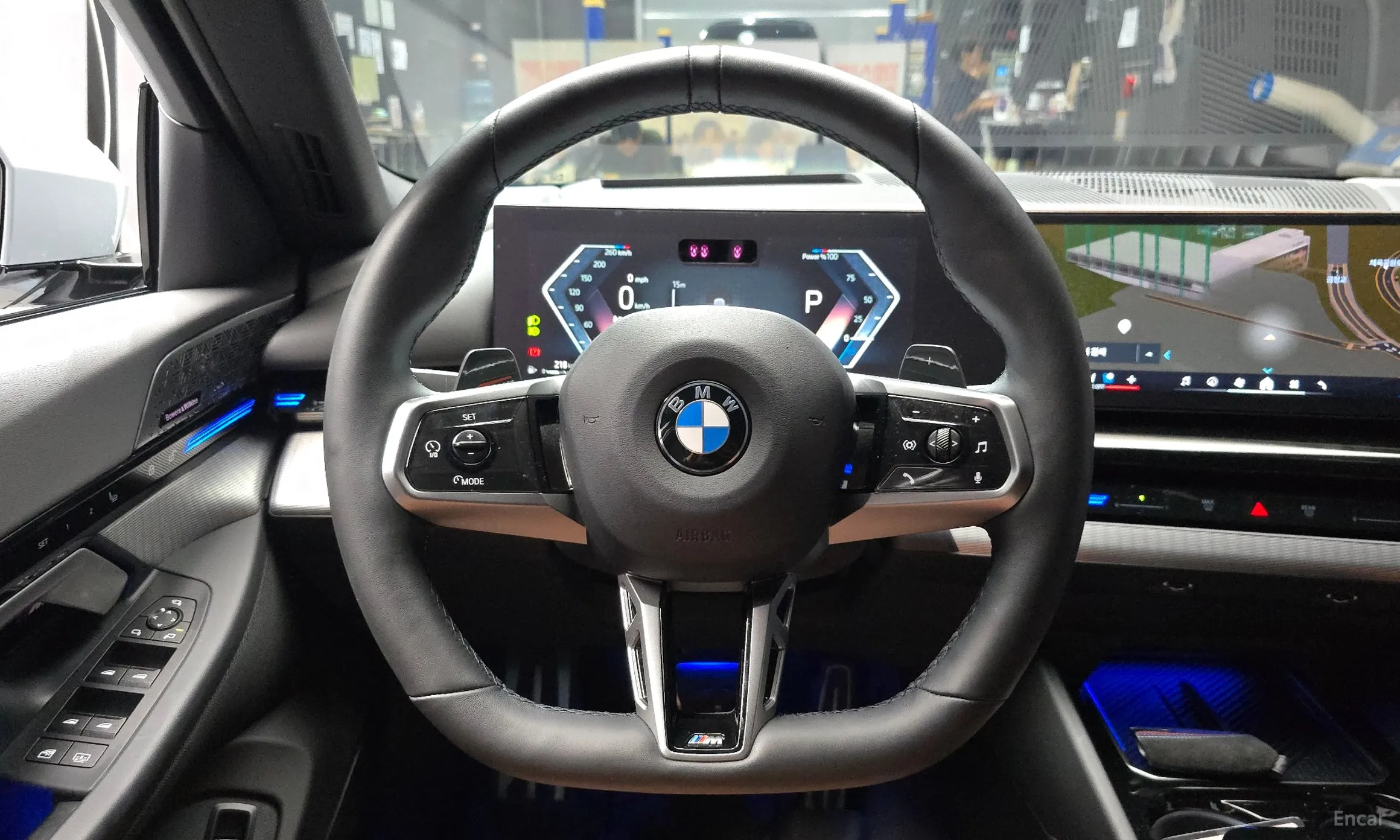 BMW 5 Series (G60) превью 13