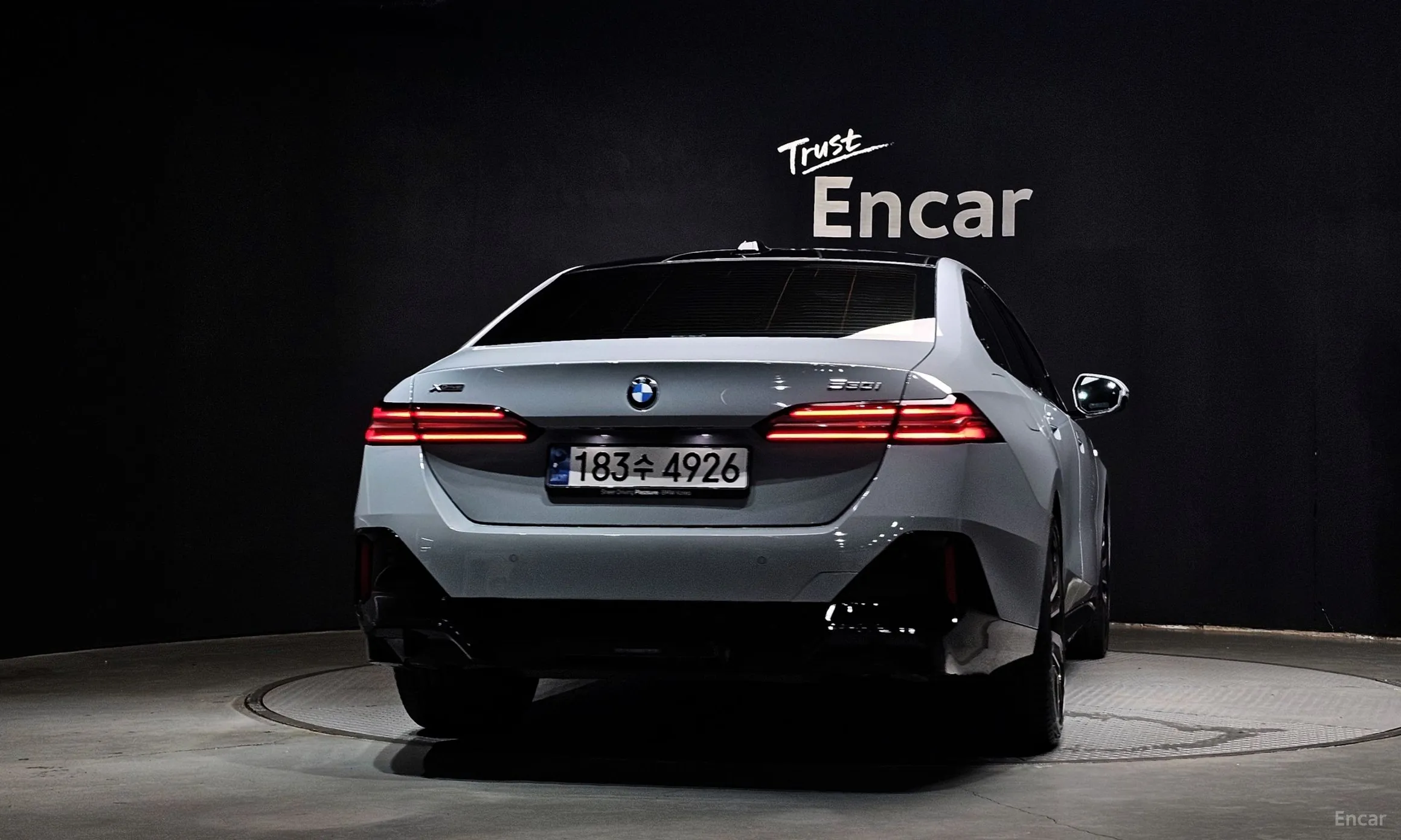 BMW 5 Series (G60) превью 4