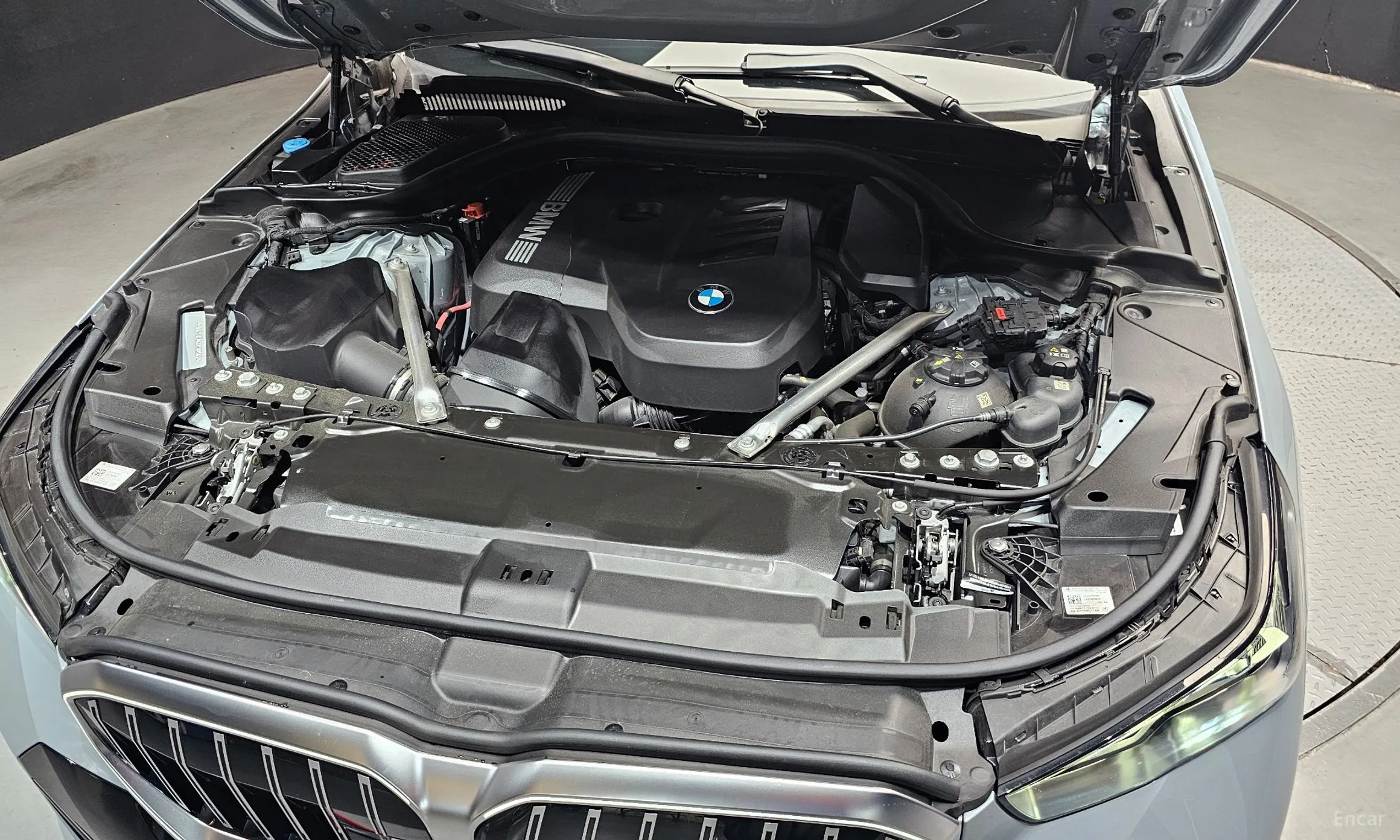 BMW 5 Series (G60) превью 6