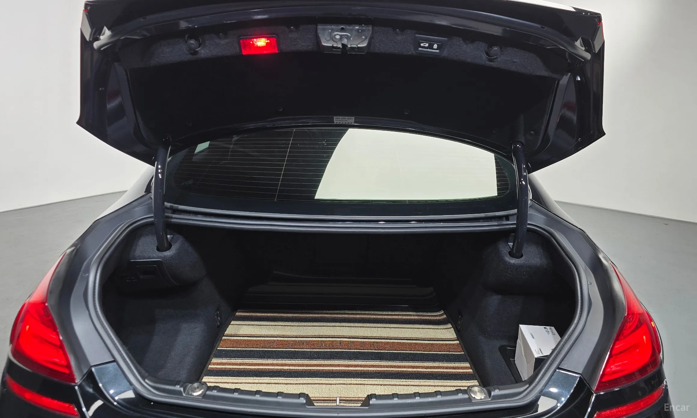 BMW 6 Series (F12) превью 19