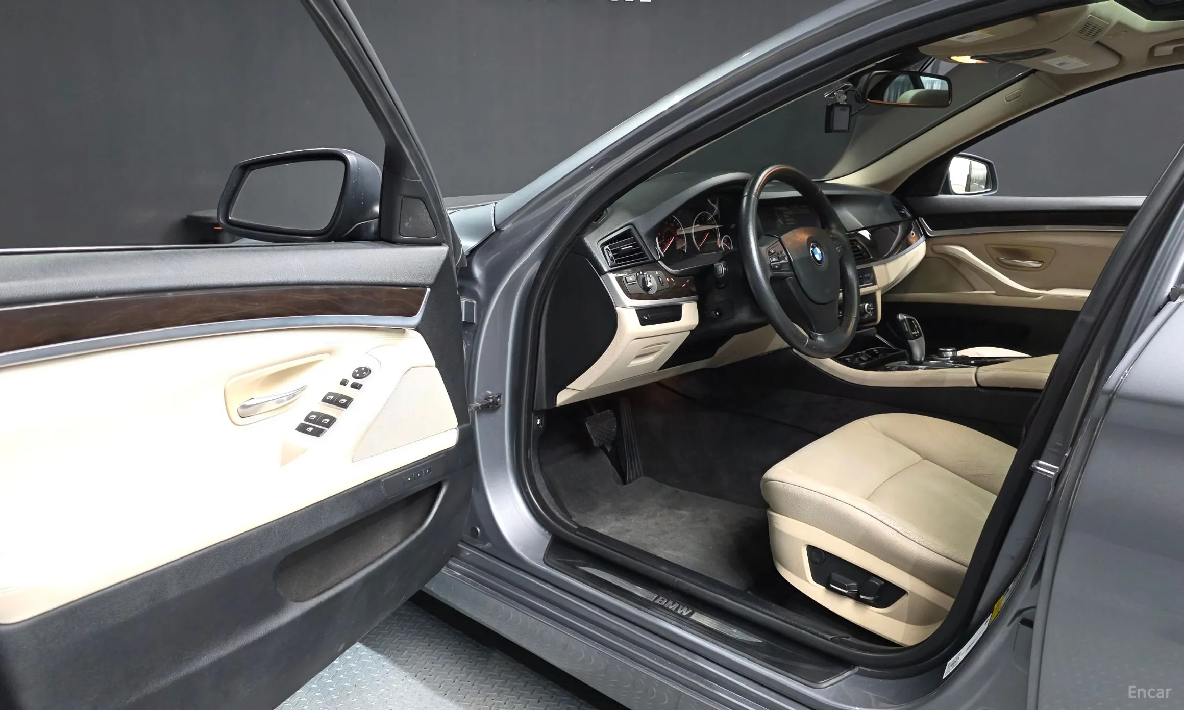 BMW 5 Series (F10) превью 10