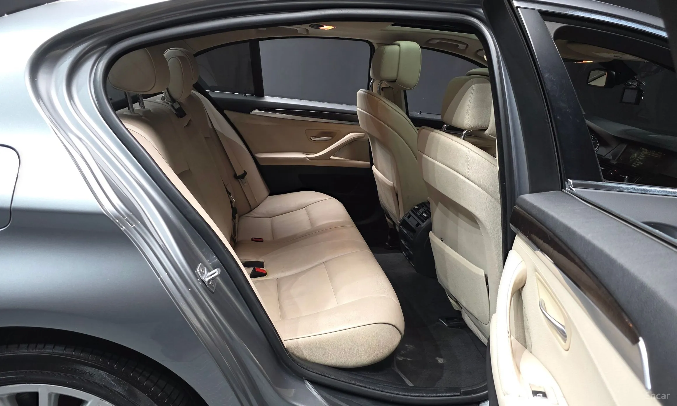 BMW 5 Series (F10) превью 12