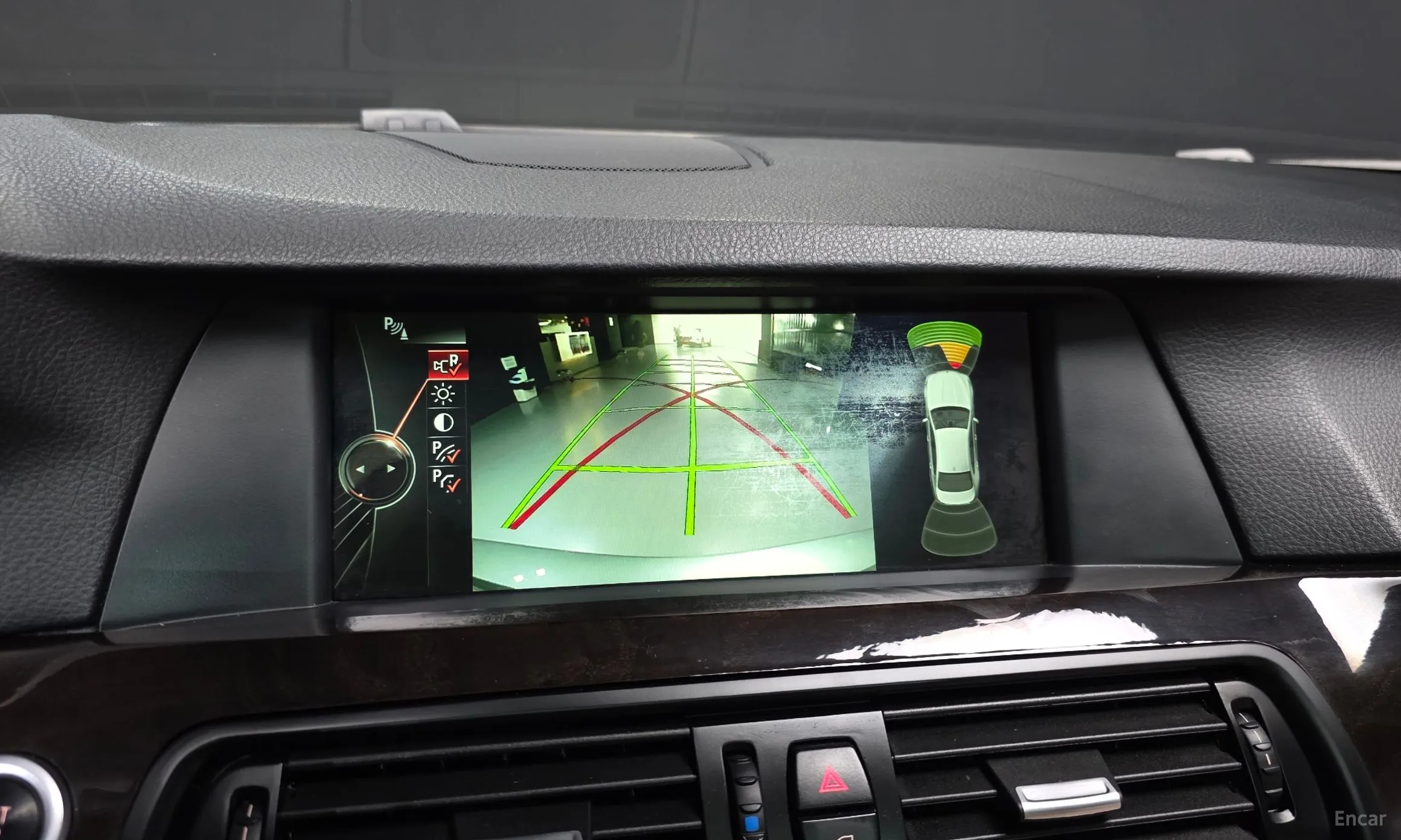 BMW 5 Series (F10) превью 15