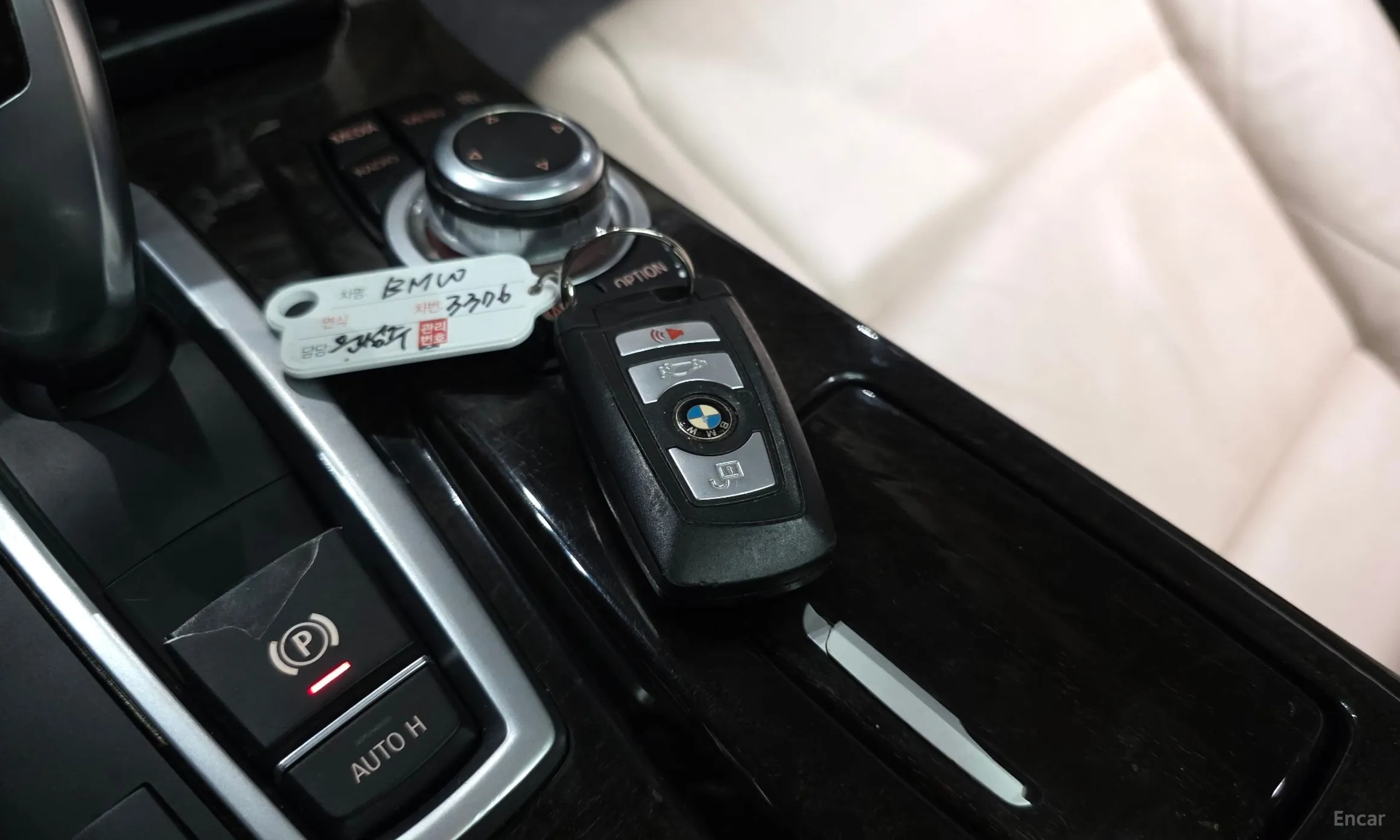 BMW 5 Series (F10) превью 16