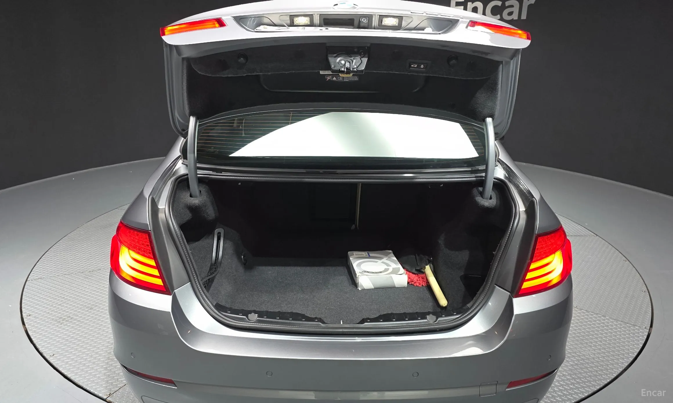 BMW 5 Series (F10) превью 20