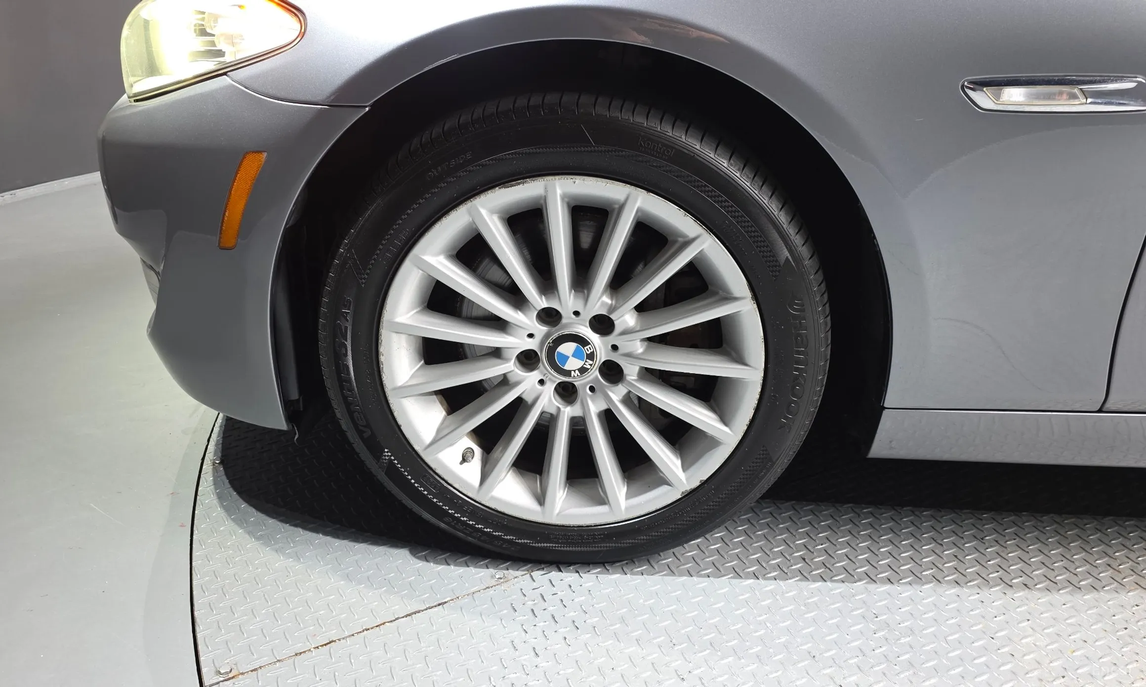 BMW 5 Series (F10) превью 5