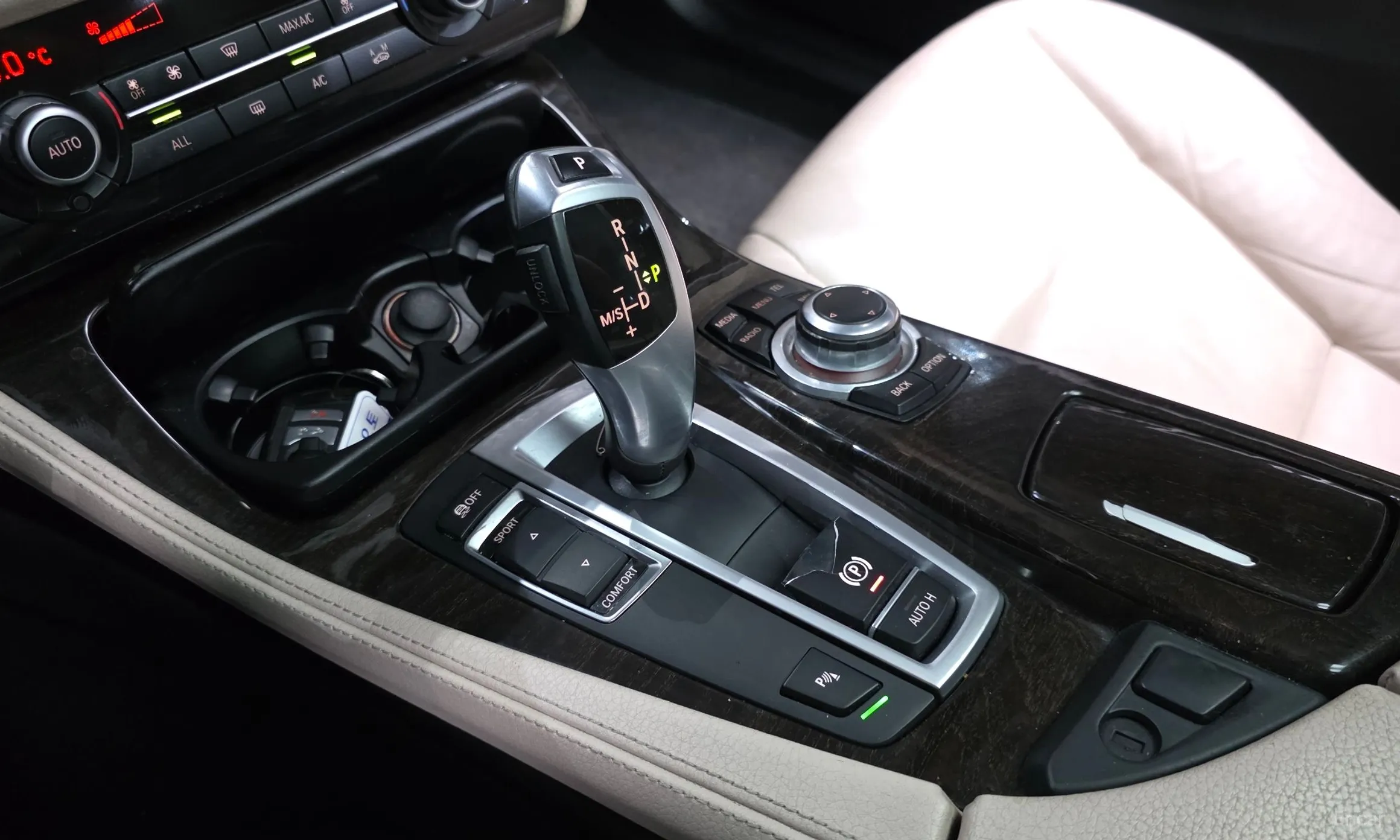 BMW 5 Series (F10) превью 9