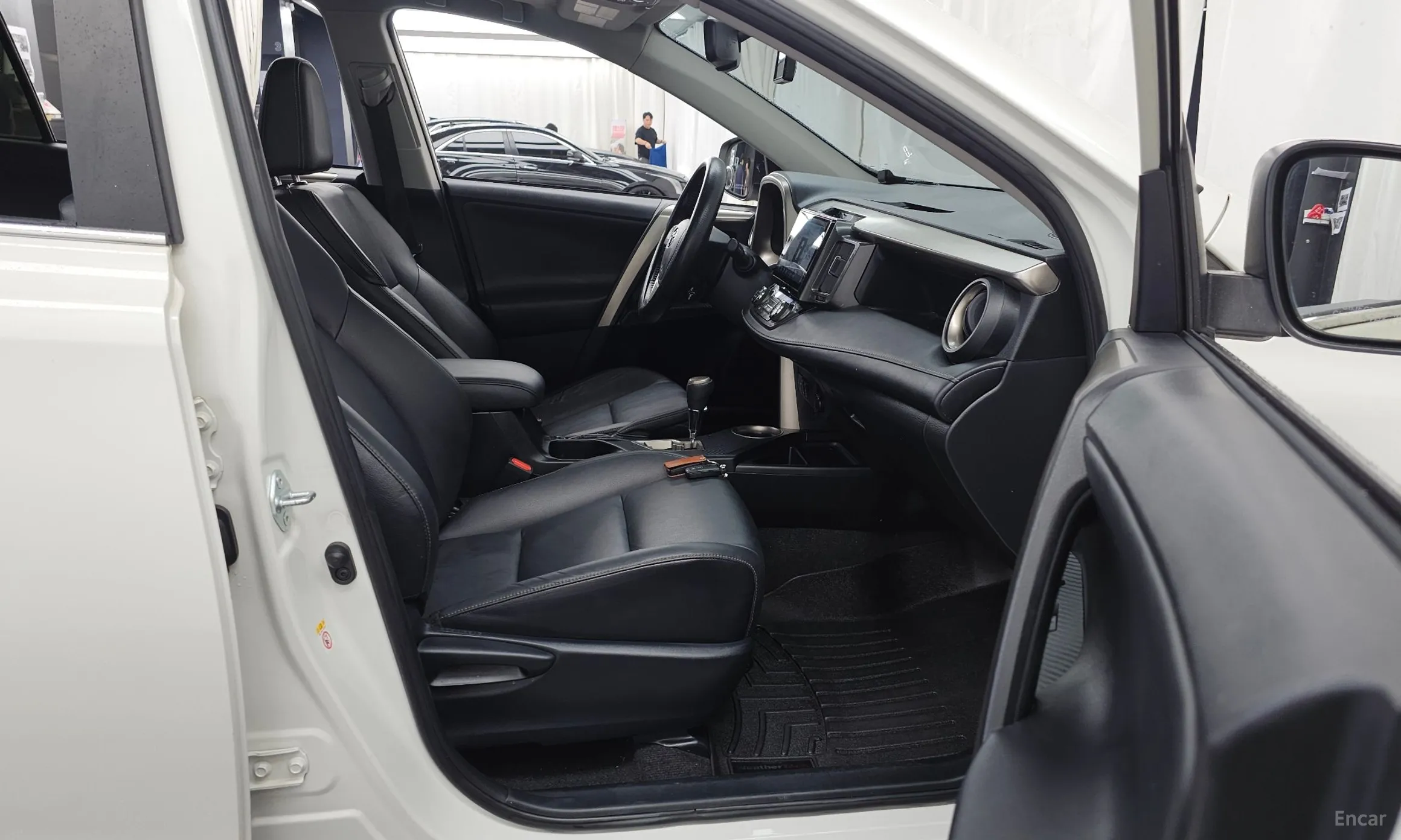 Toyota RAV4 превью 11