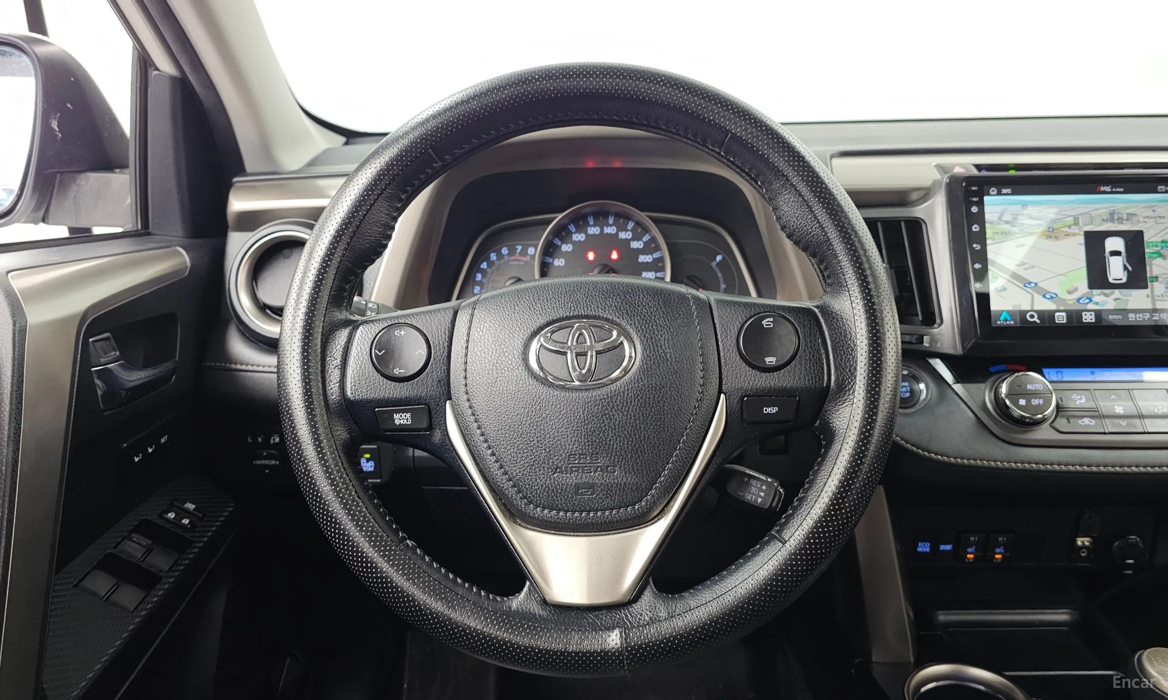 Toyota RAV4 превью 13