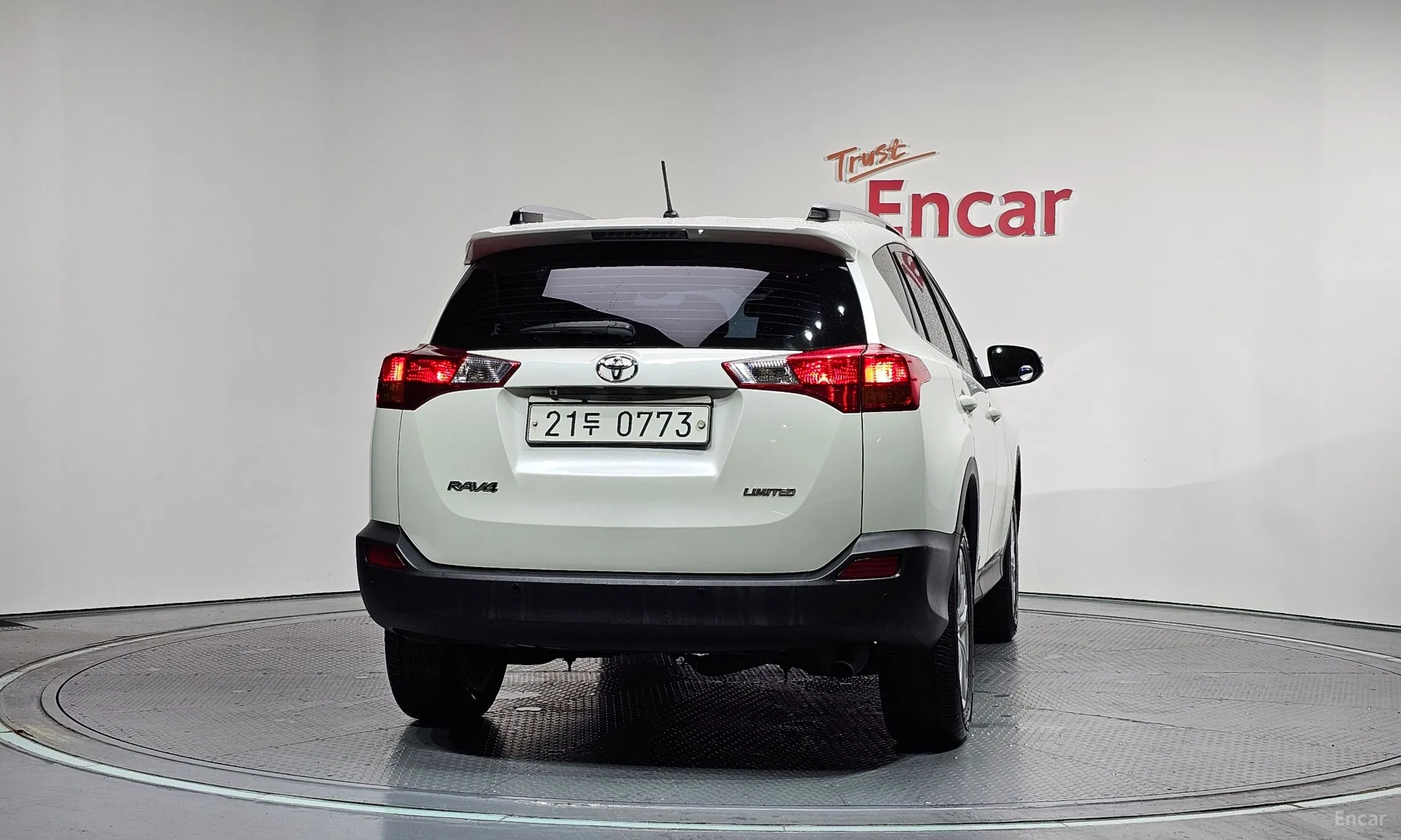 Toyota RAV4 превью 4