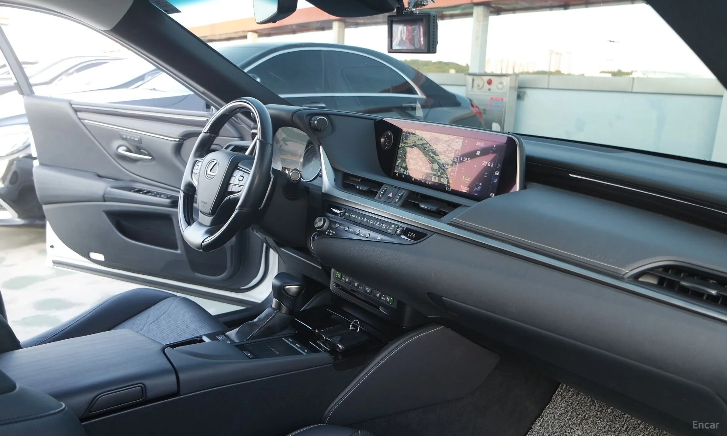Lexus ES300h 7th Generation превью 17