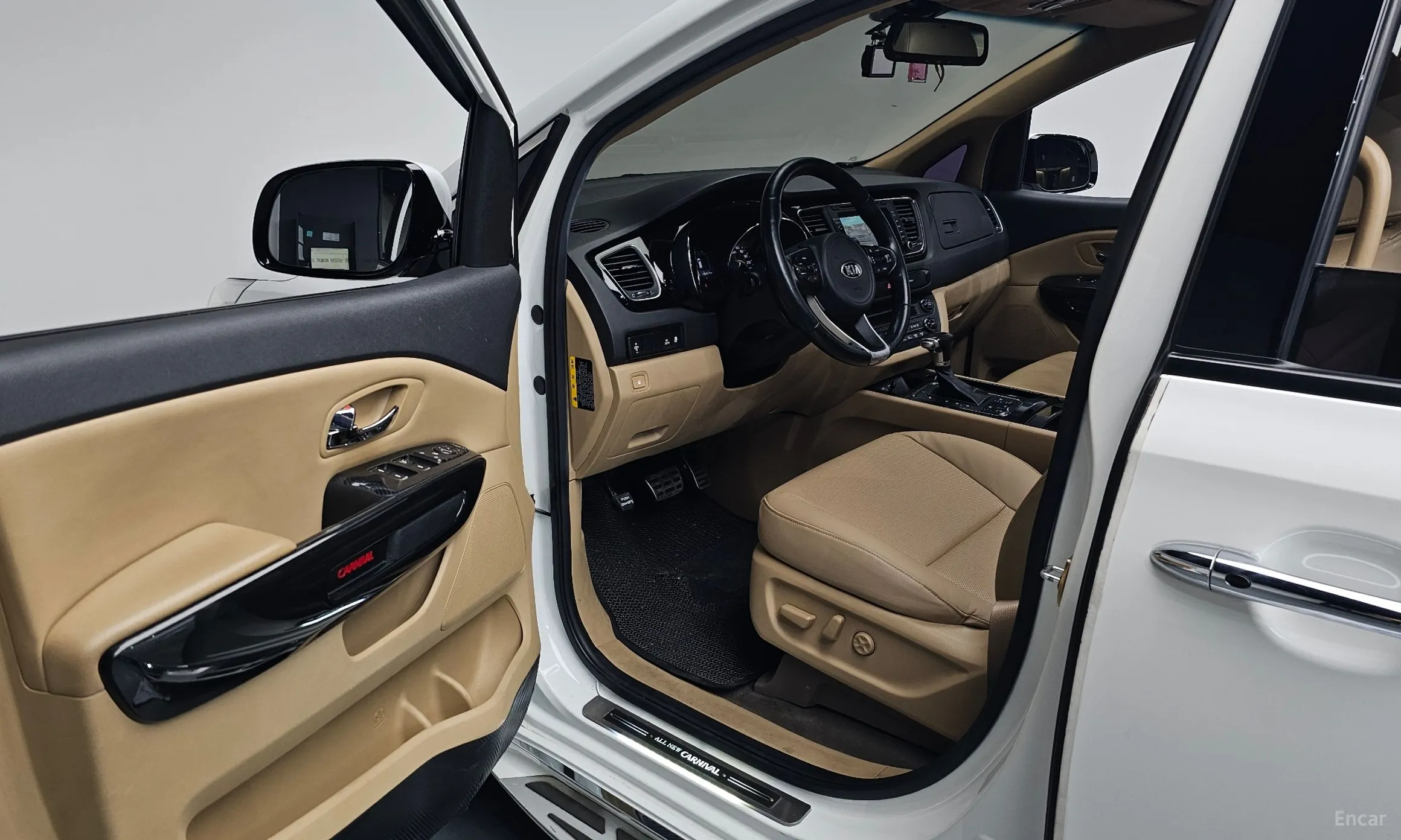 Kia Carnival превью 10