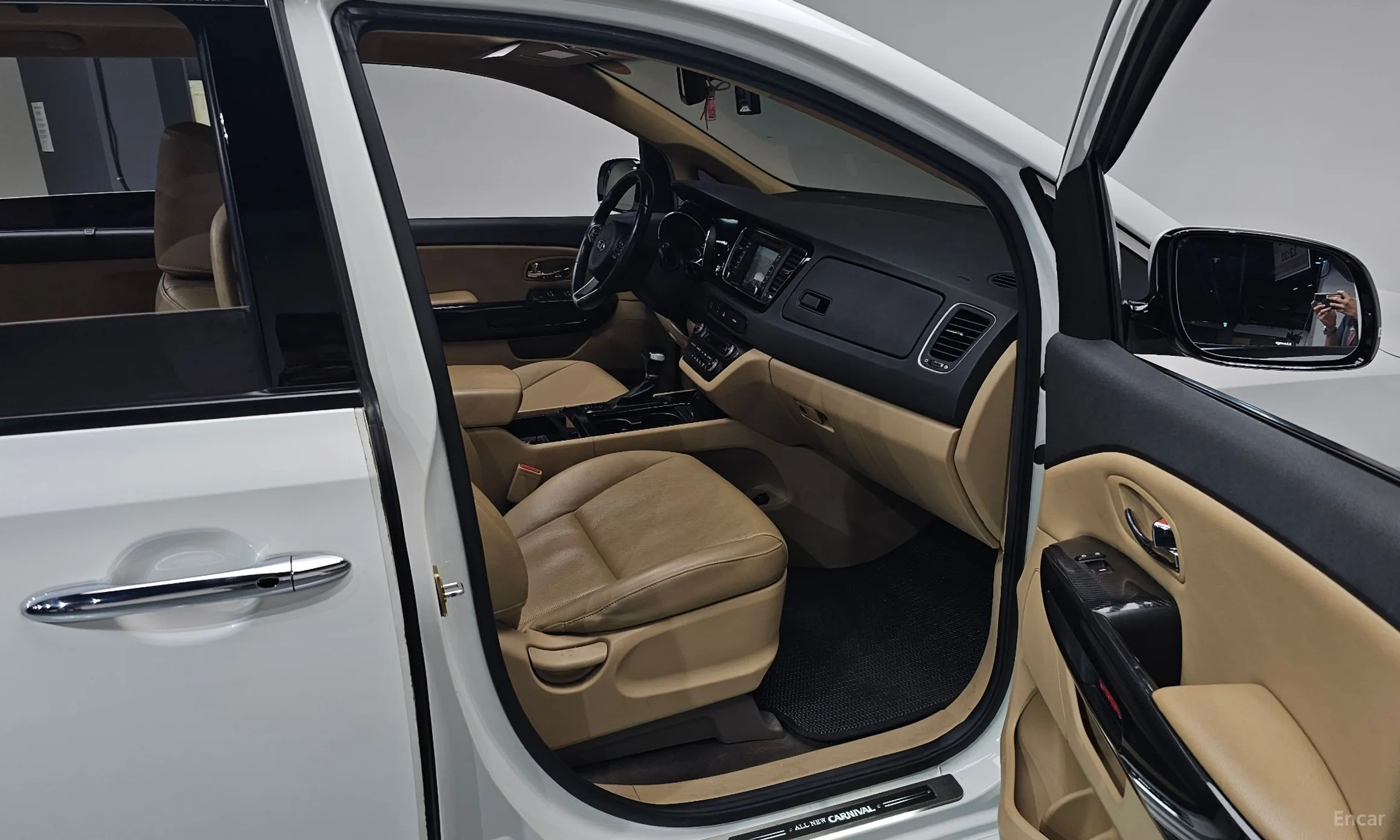 Kia Carnival превью 11
