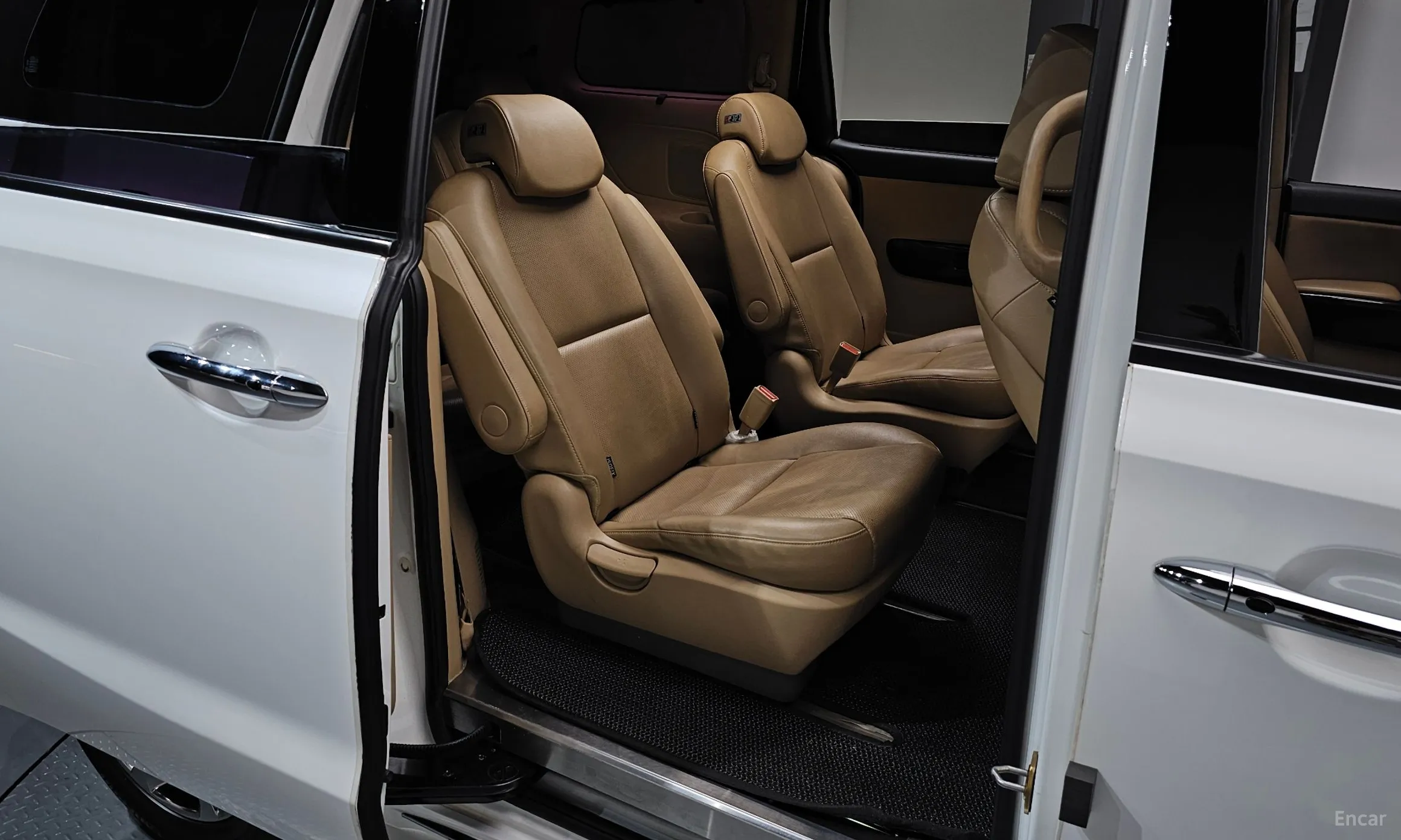 Kia Carnival превью 12