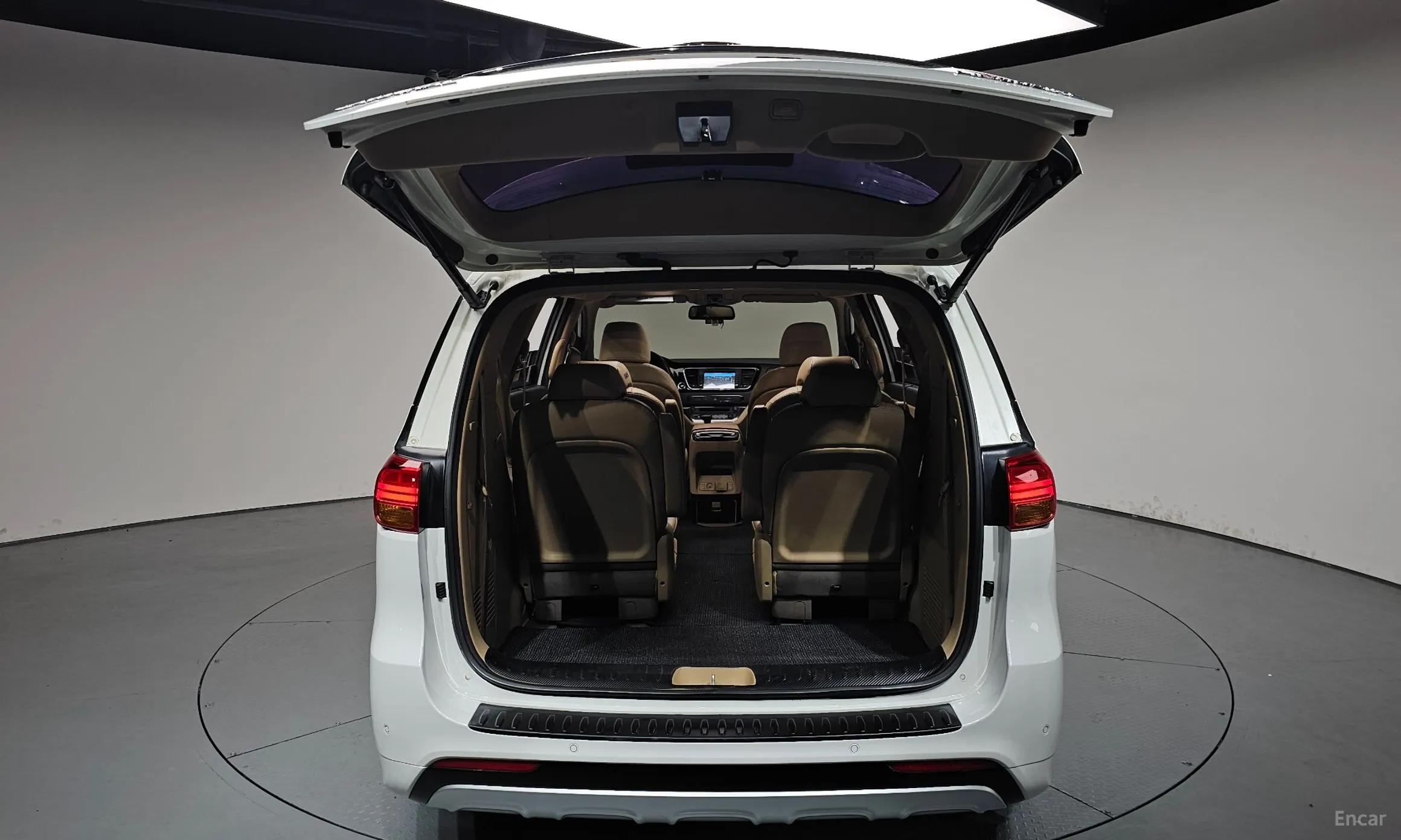Kia Carnival превью 20