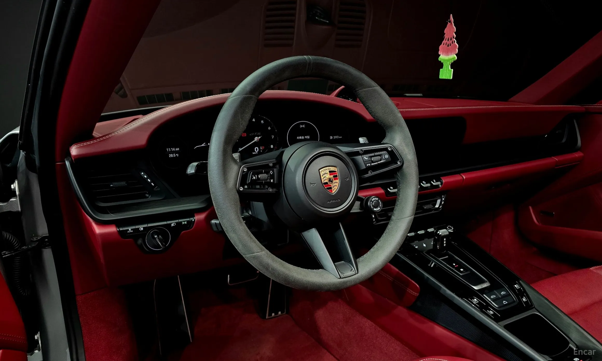 Porsche 911 (992) превью 13