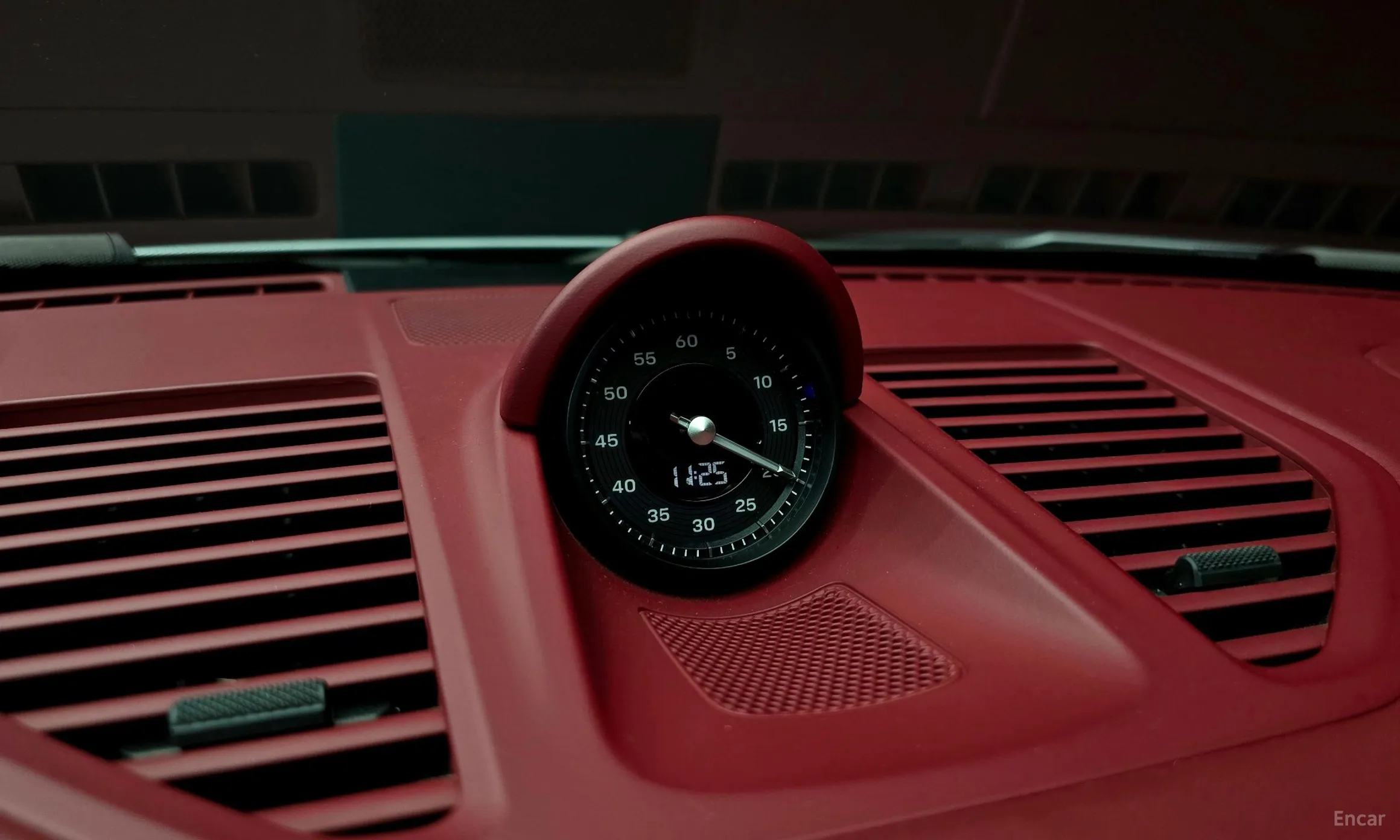 Porsche 911 (992) превью 19