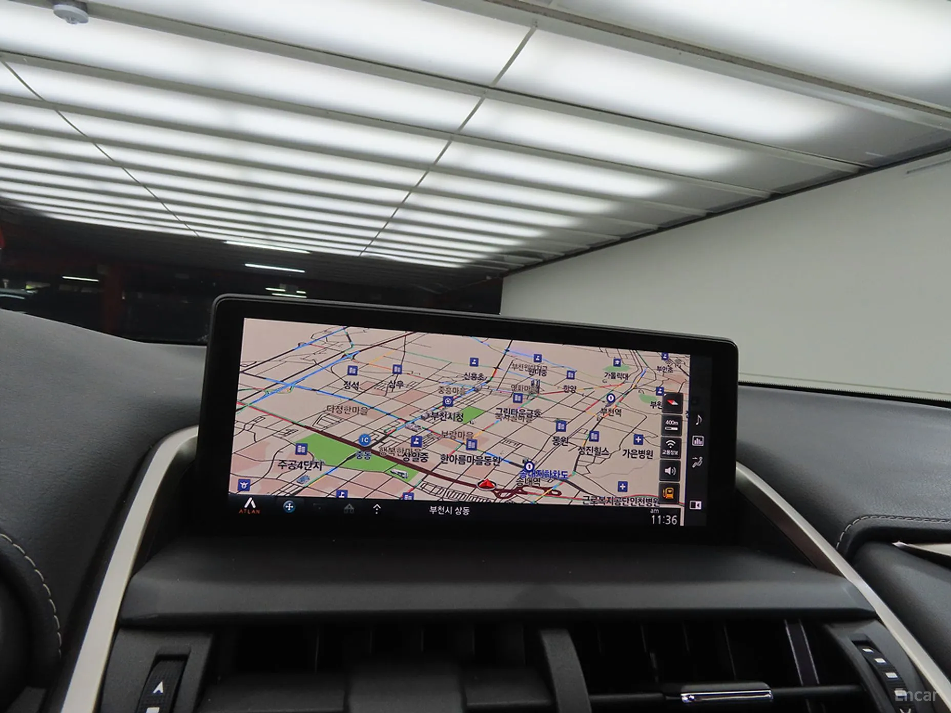 Lexus NX300h превью 13