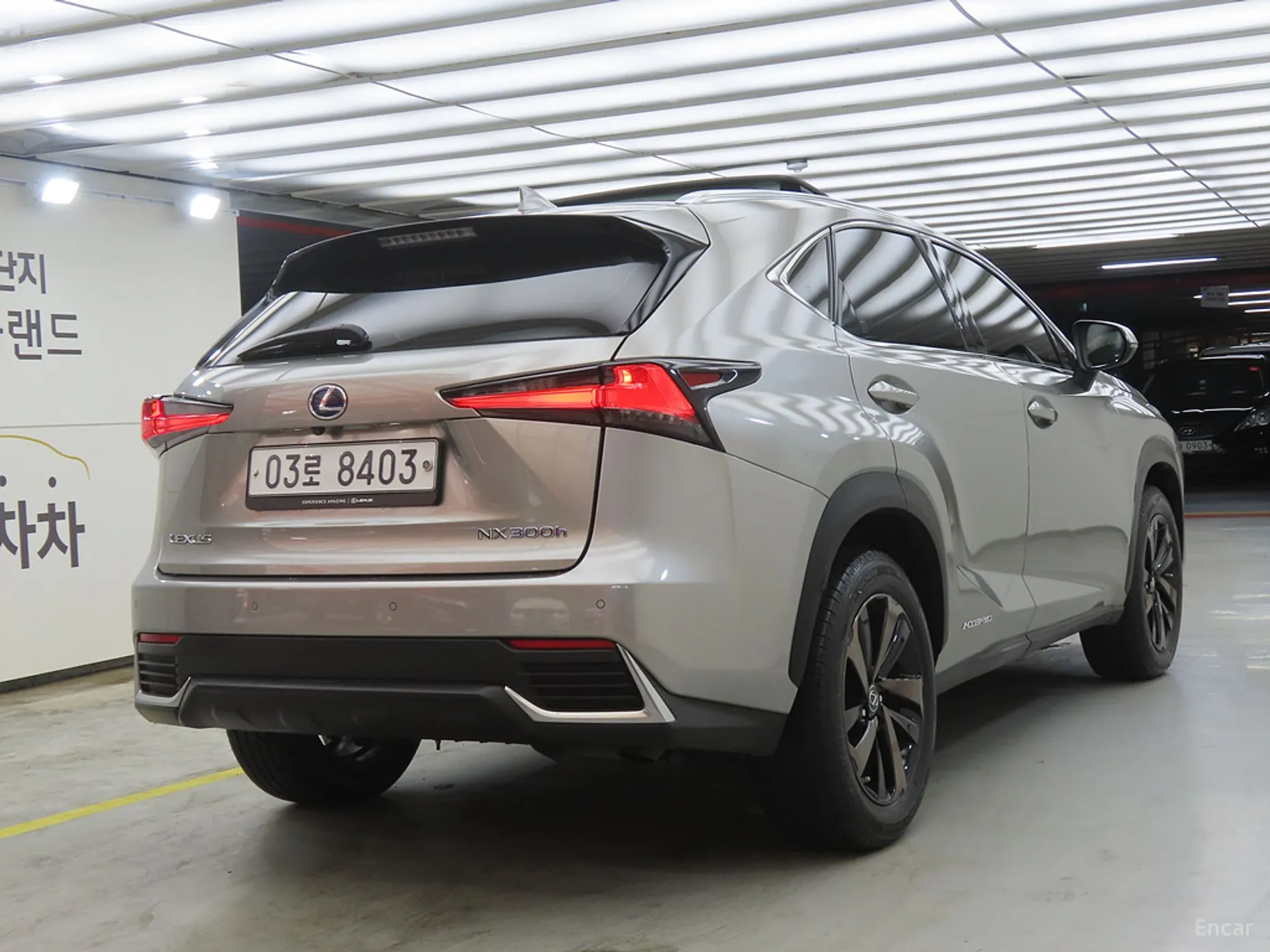 Lexus NX300h превью 4