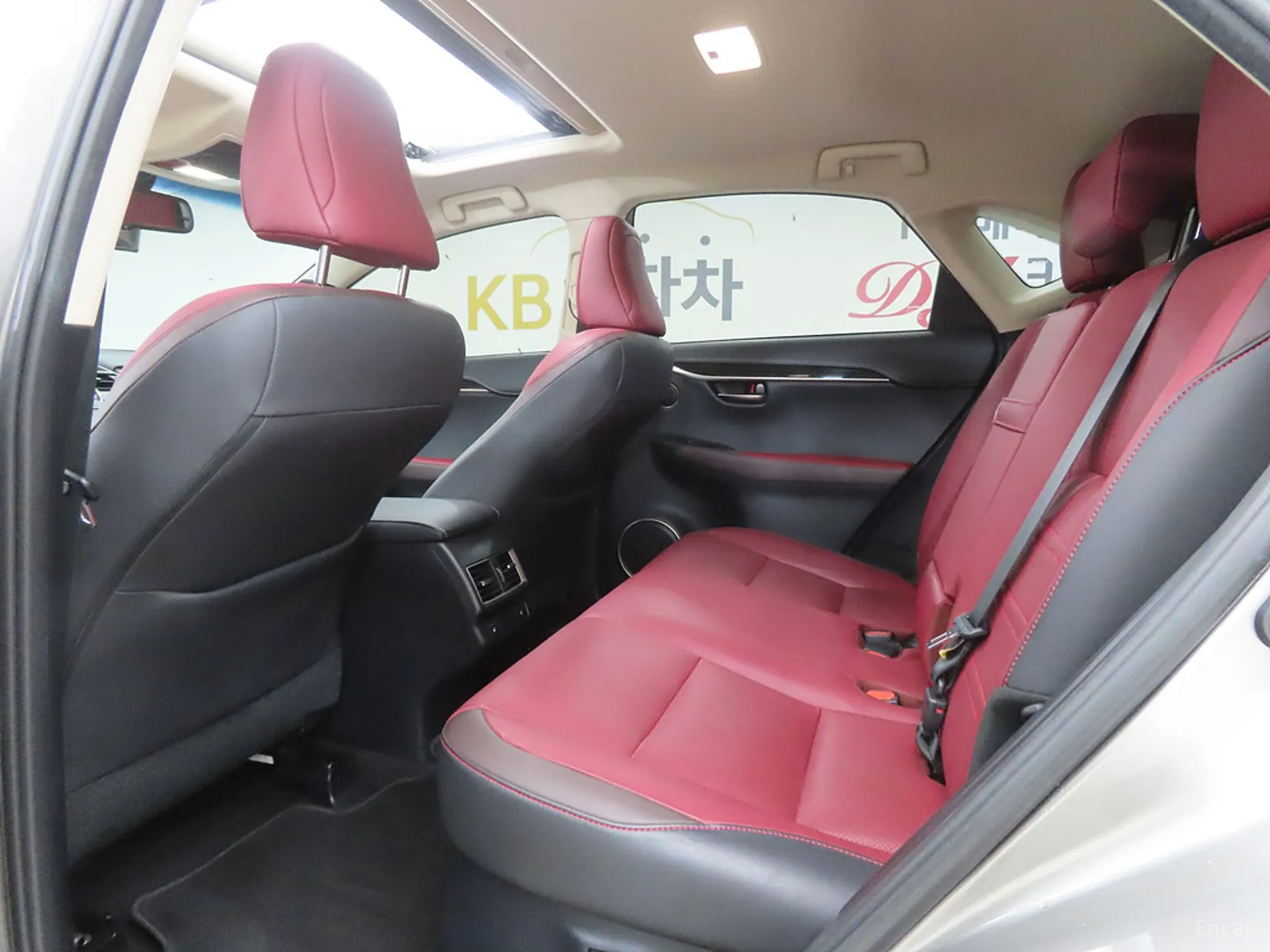 Lexus NX300h превью 6
