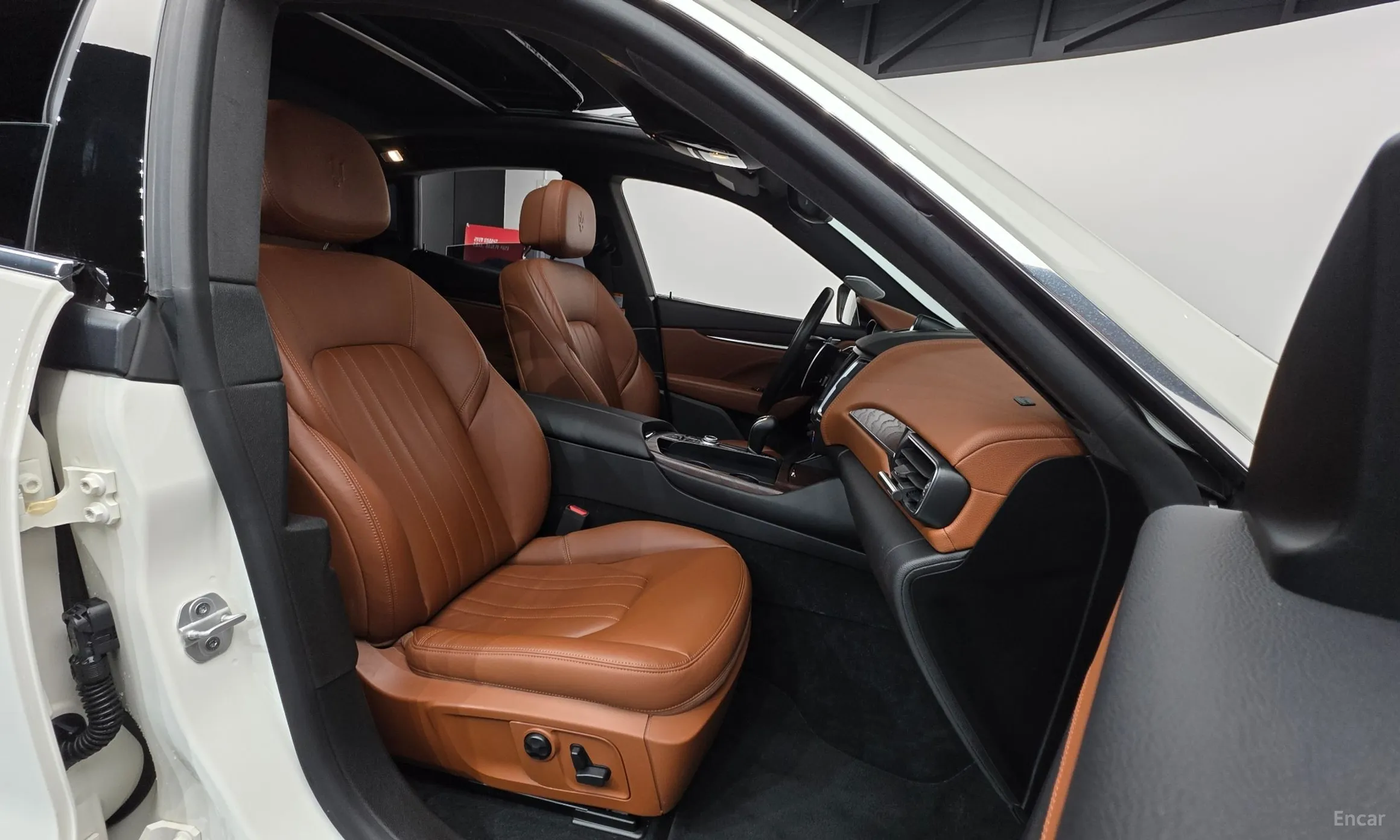 Maserati Levante превью 10