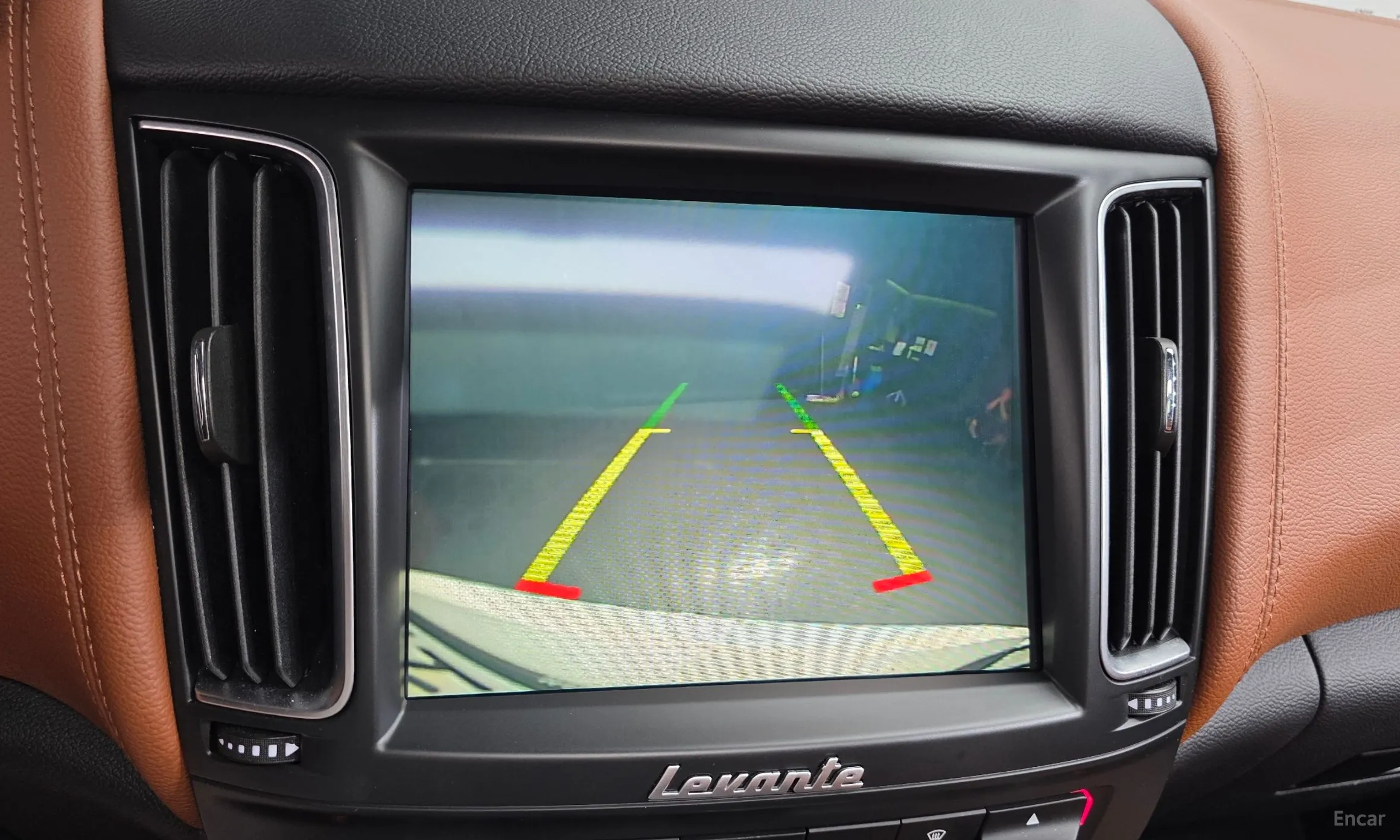 Maserati Levante превью 16