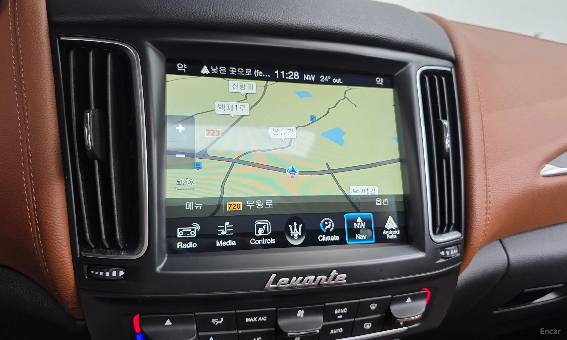 Maserati Levante превью 17