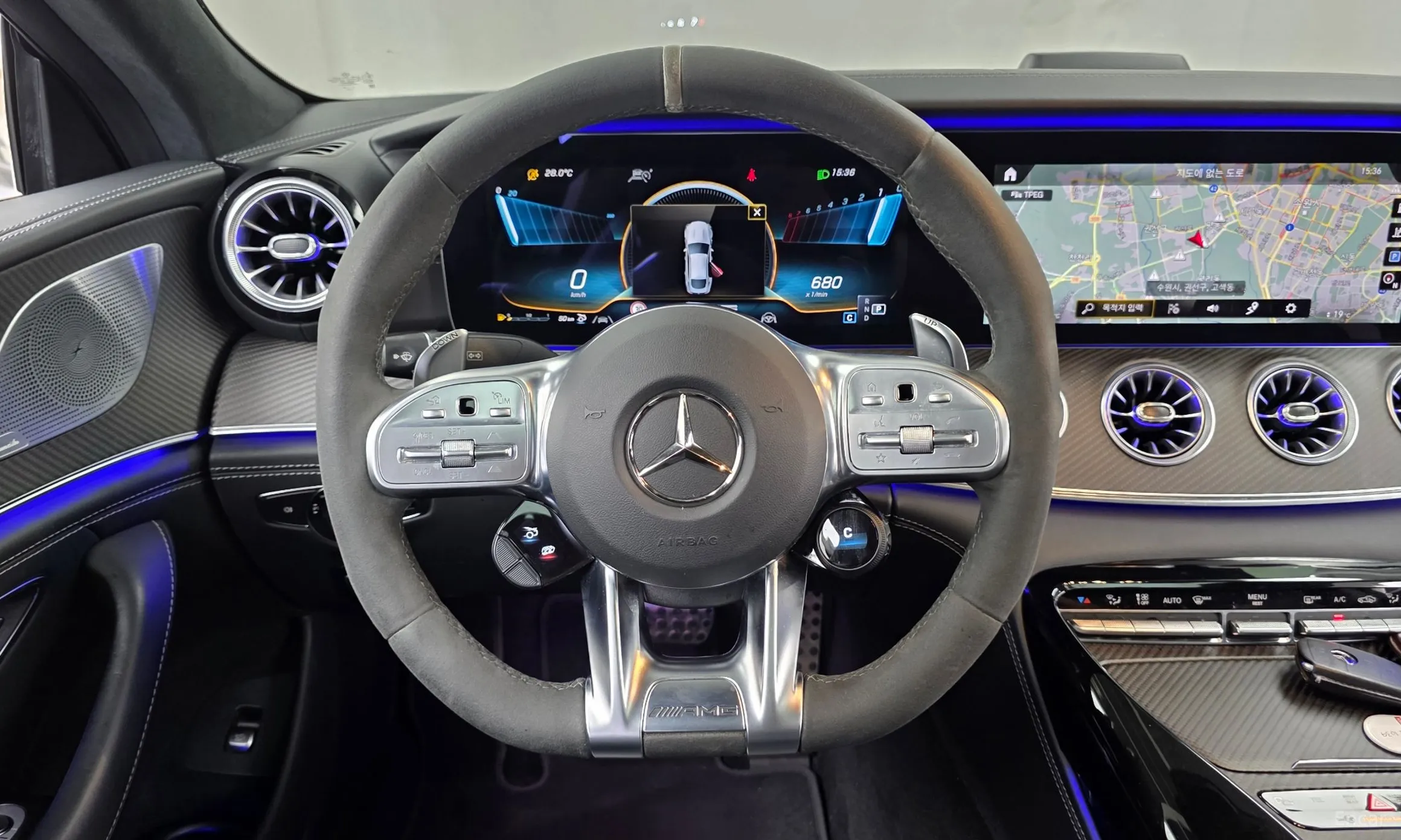 Mercedes Benz AMG GT превью 13
