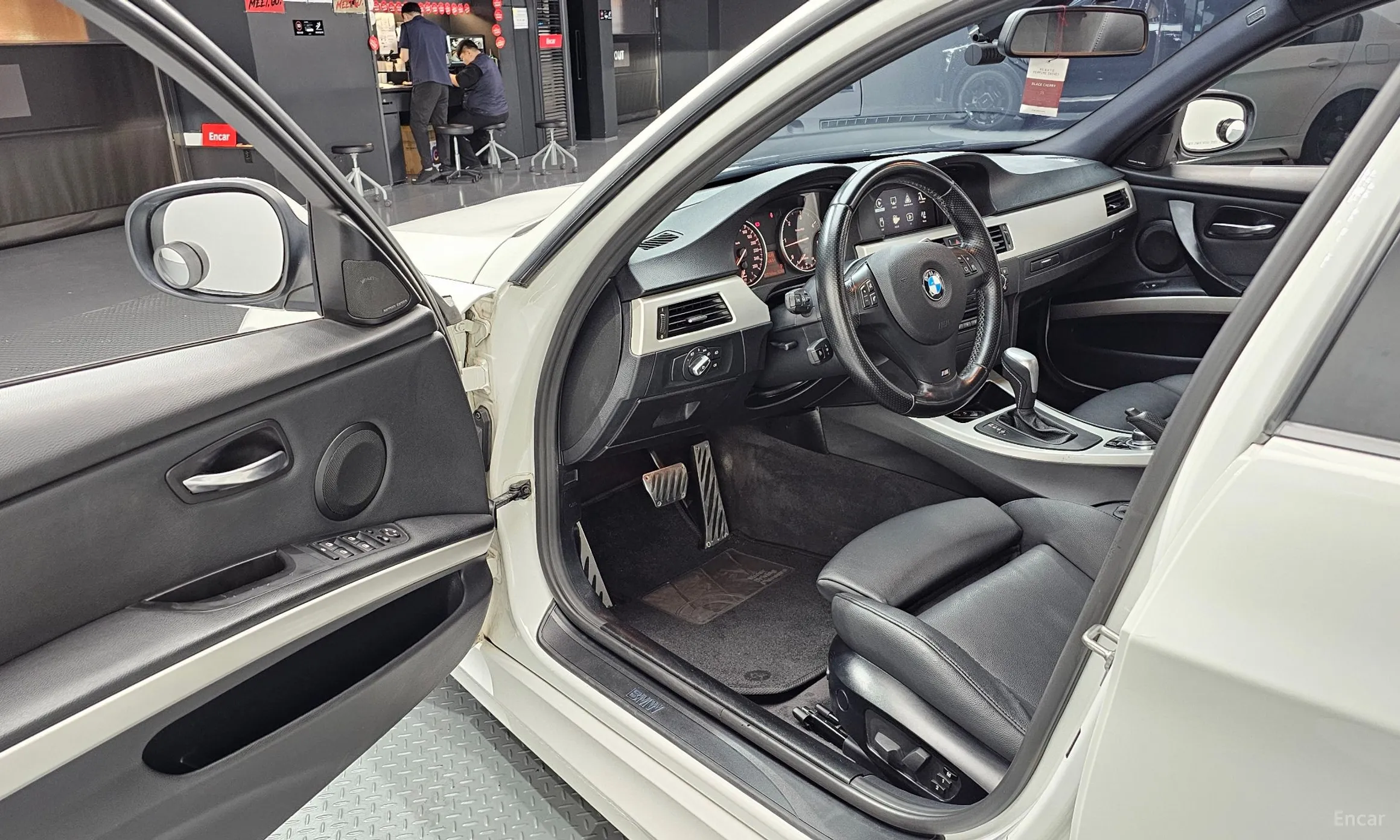 BMW 3 Series (E90) превью 10