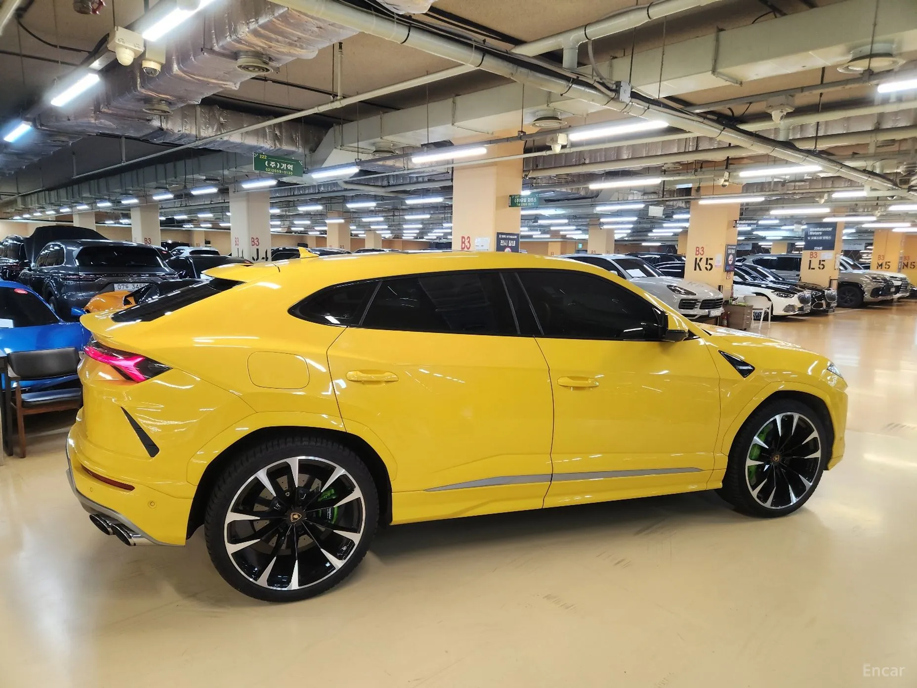 Lamborghini Urus превью 19