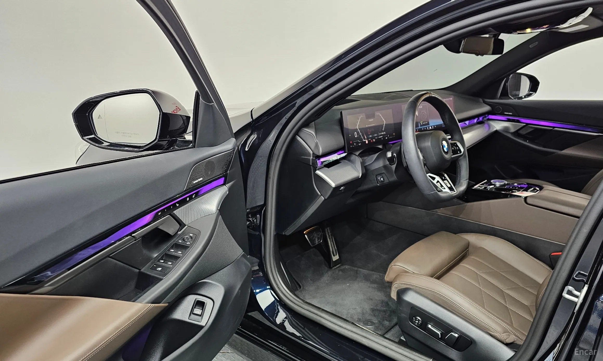 BMW 5 Series (G60) превью 10