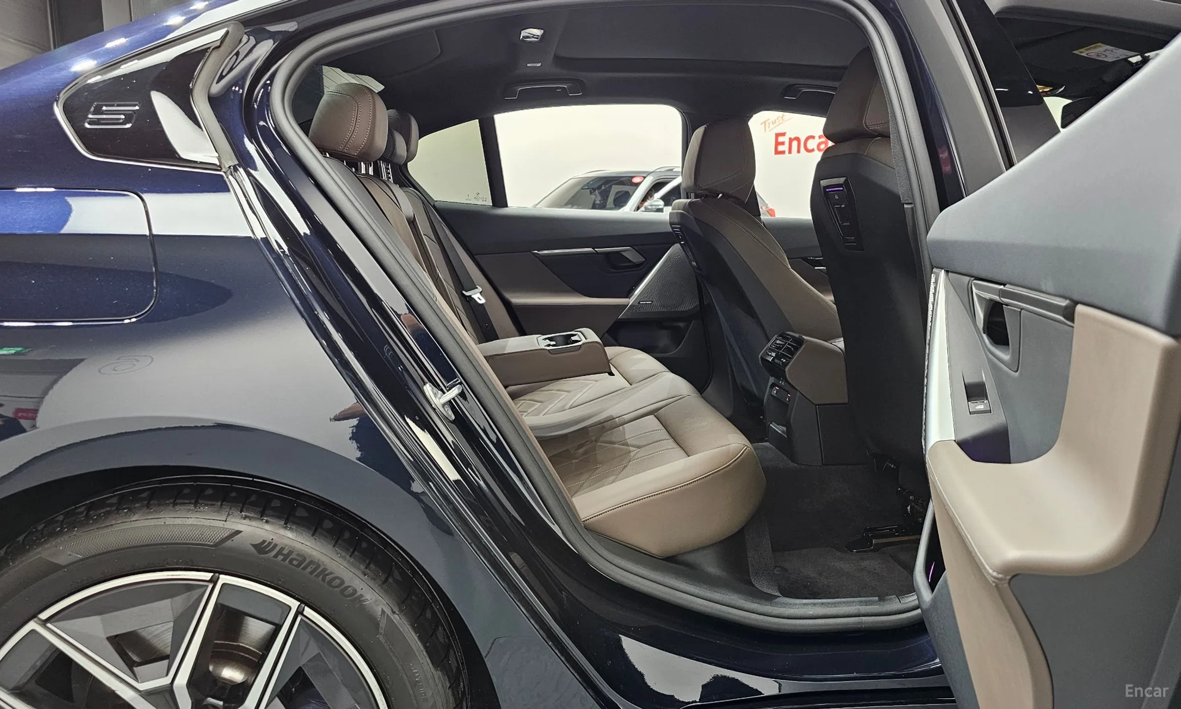 BMW 5 Series (G60) превью 11