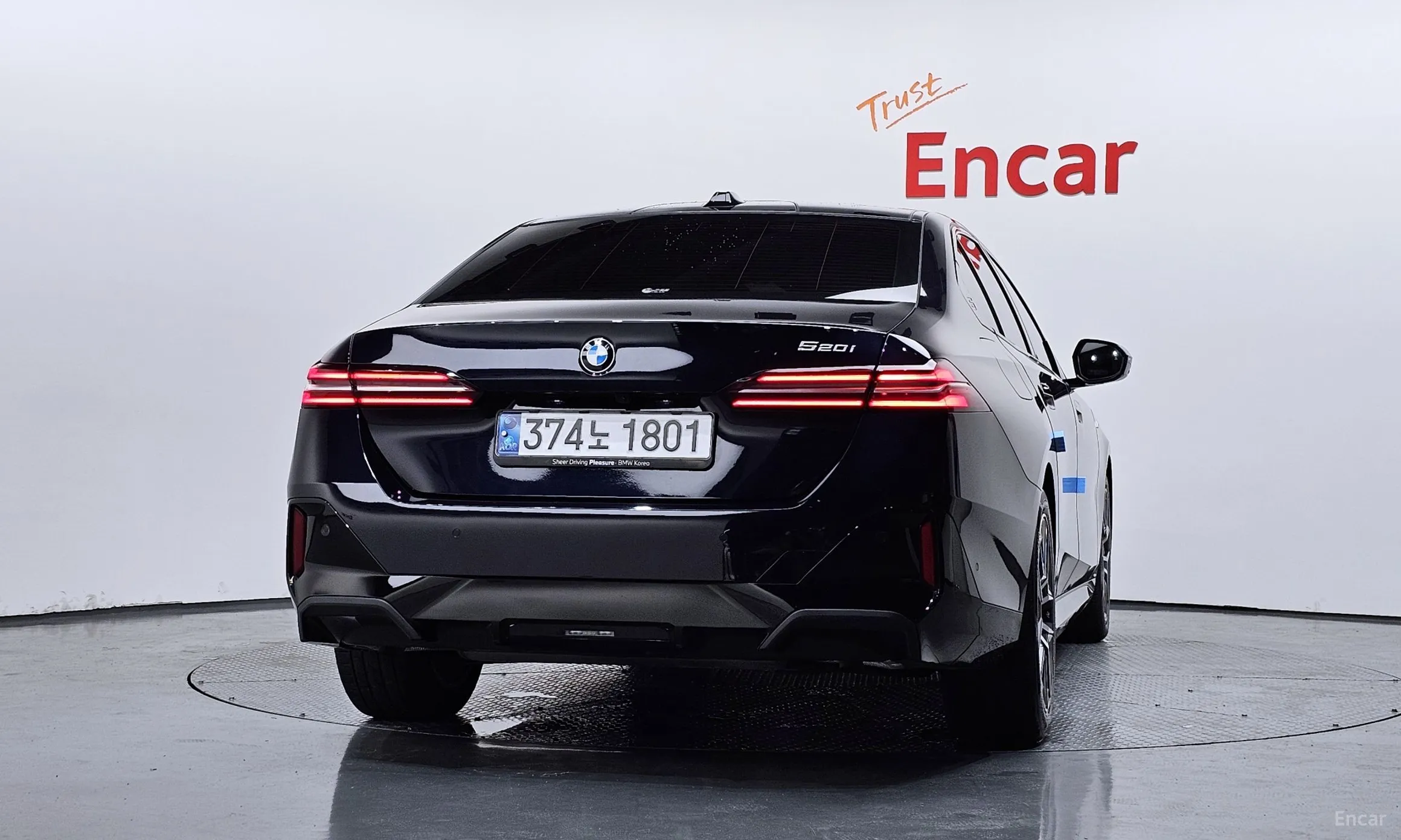 BMW 5 Series (G60) превью 4