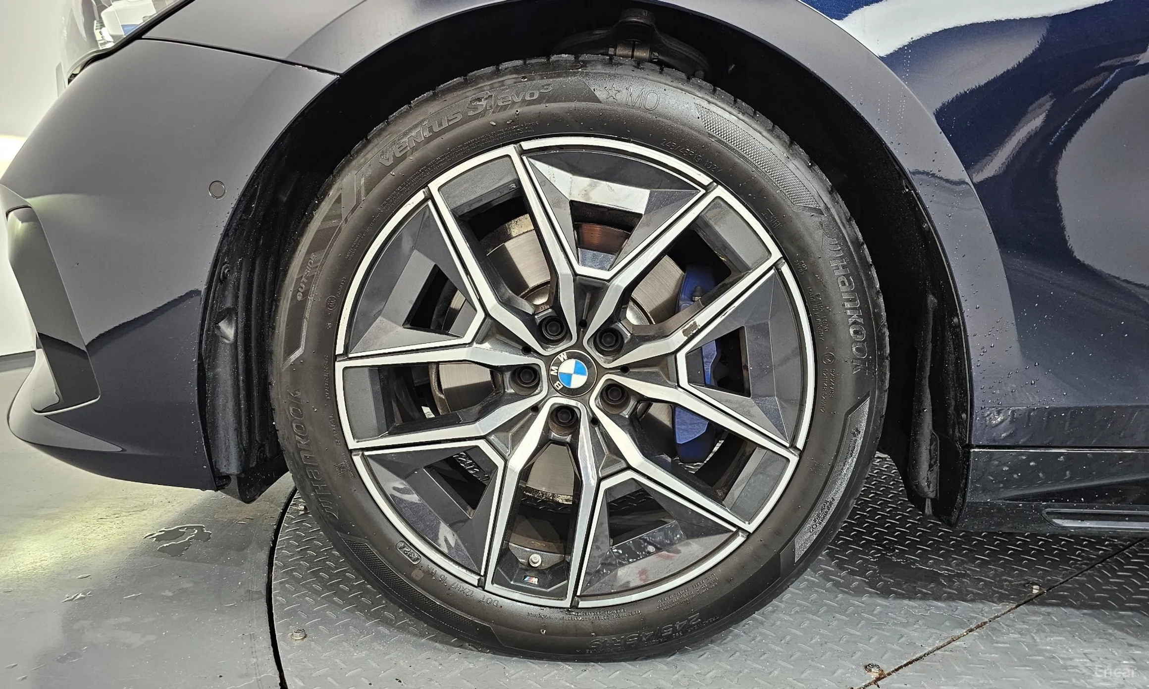 BMW 5 Series (G60) превью 5