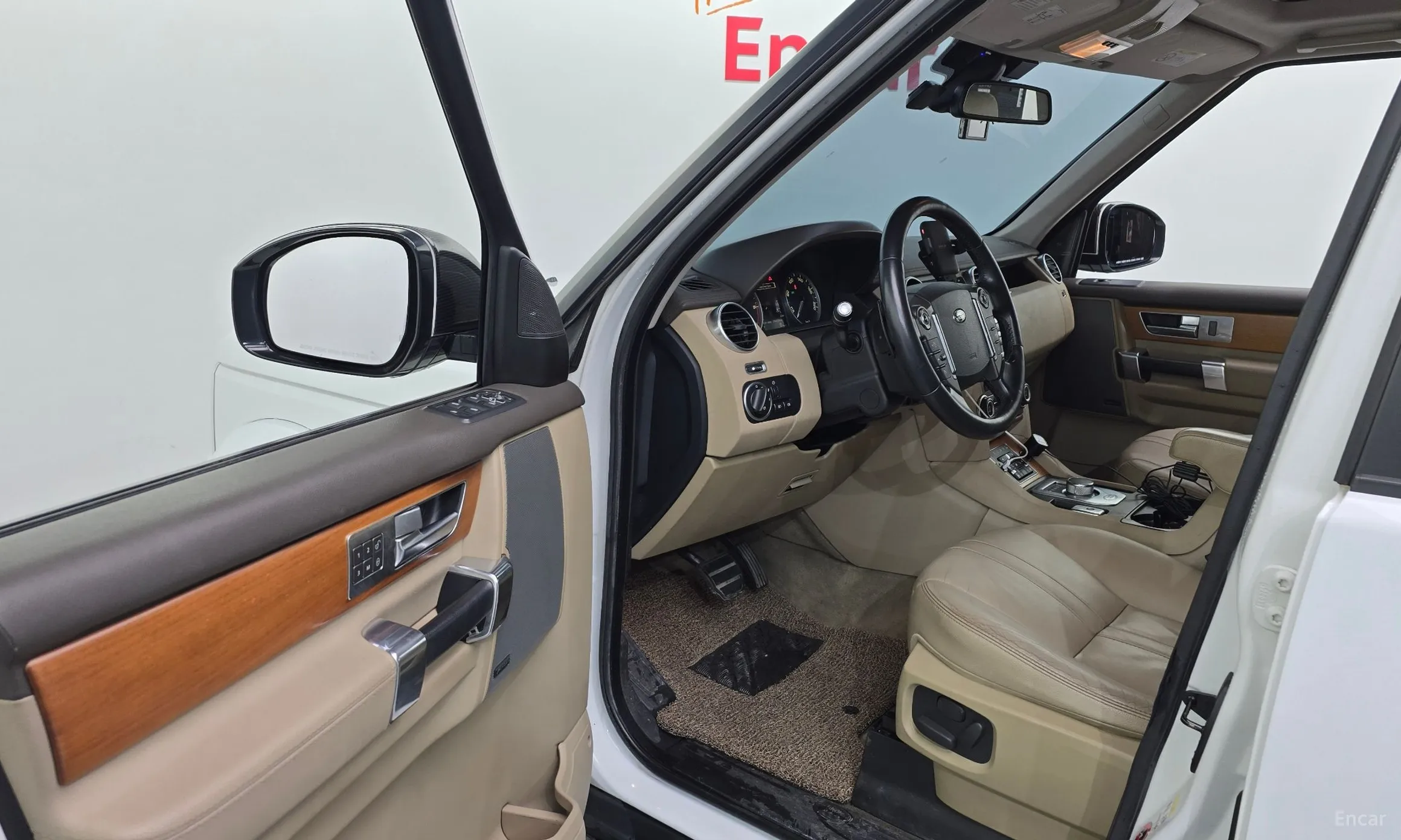 Land Rover Discovery 4 превью 10