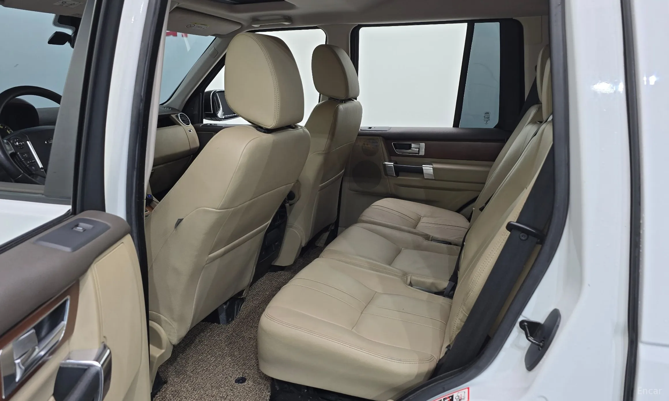 Land Rover Discovery 4 превью 11