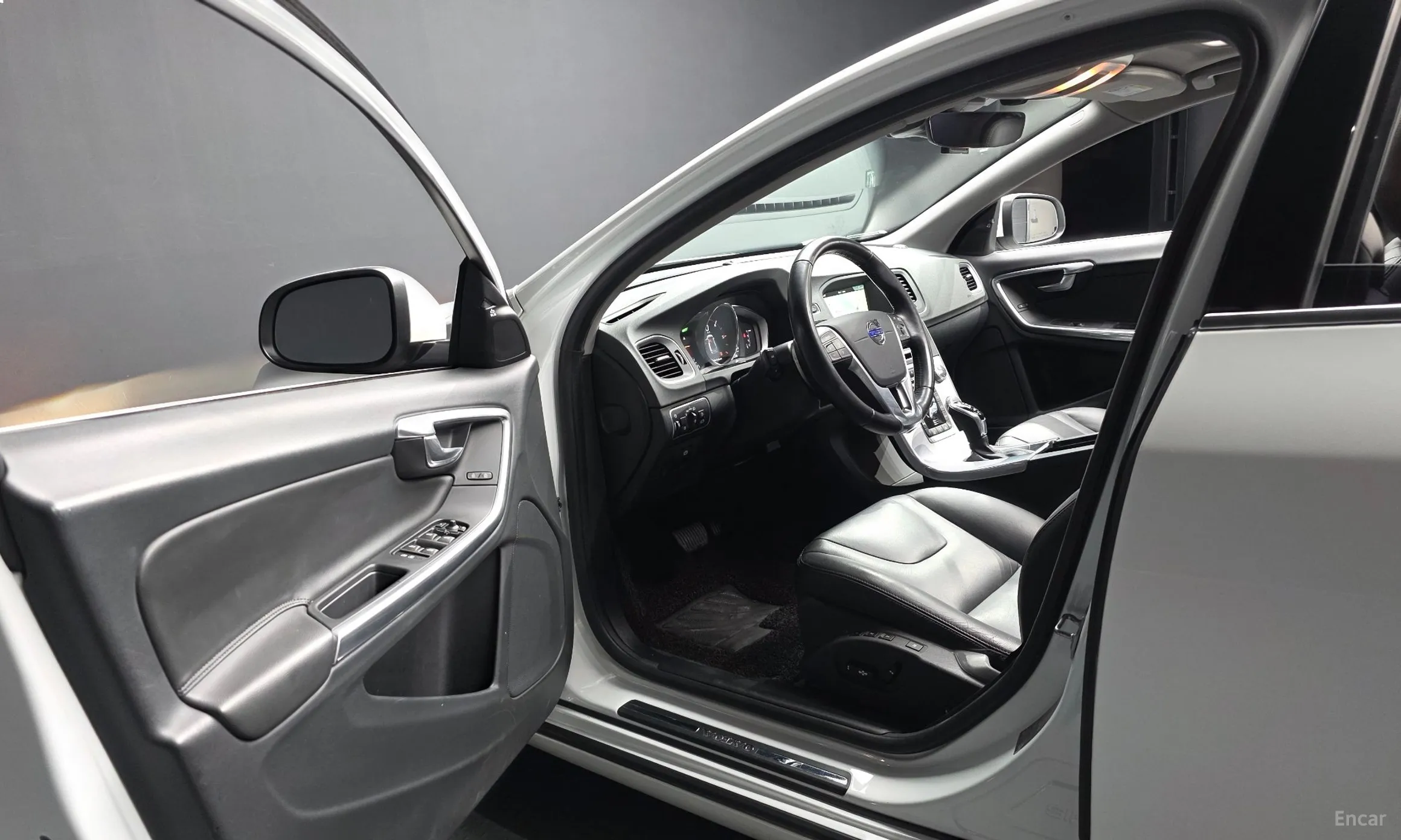 Volvo S60 превью 10