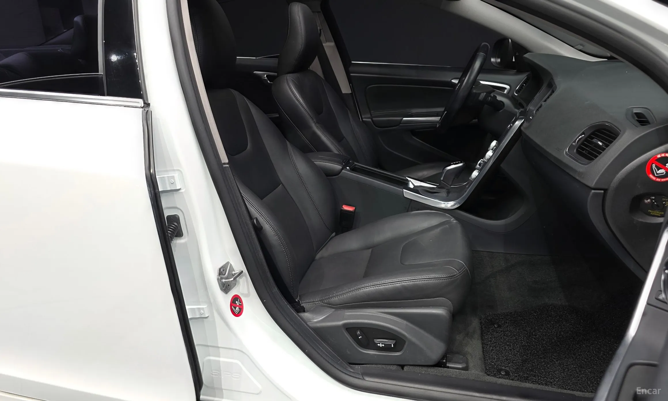 Volvo S60 превью 11