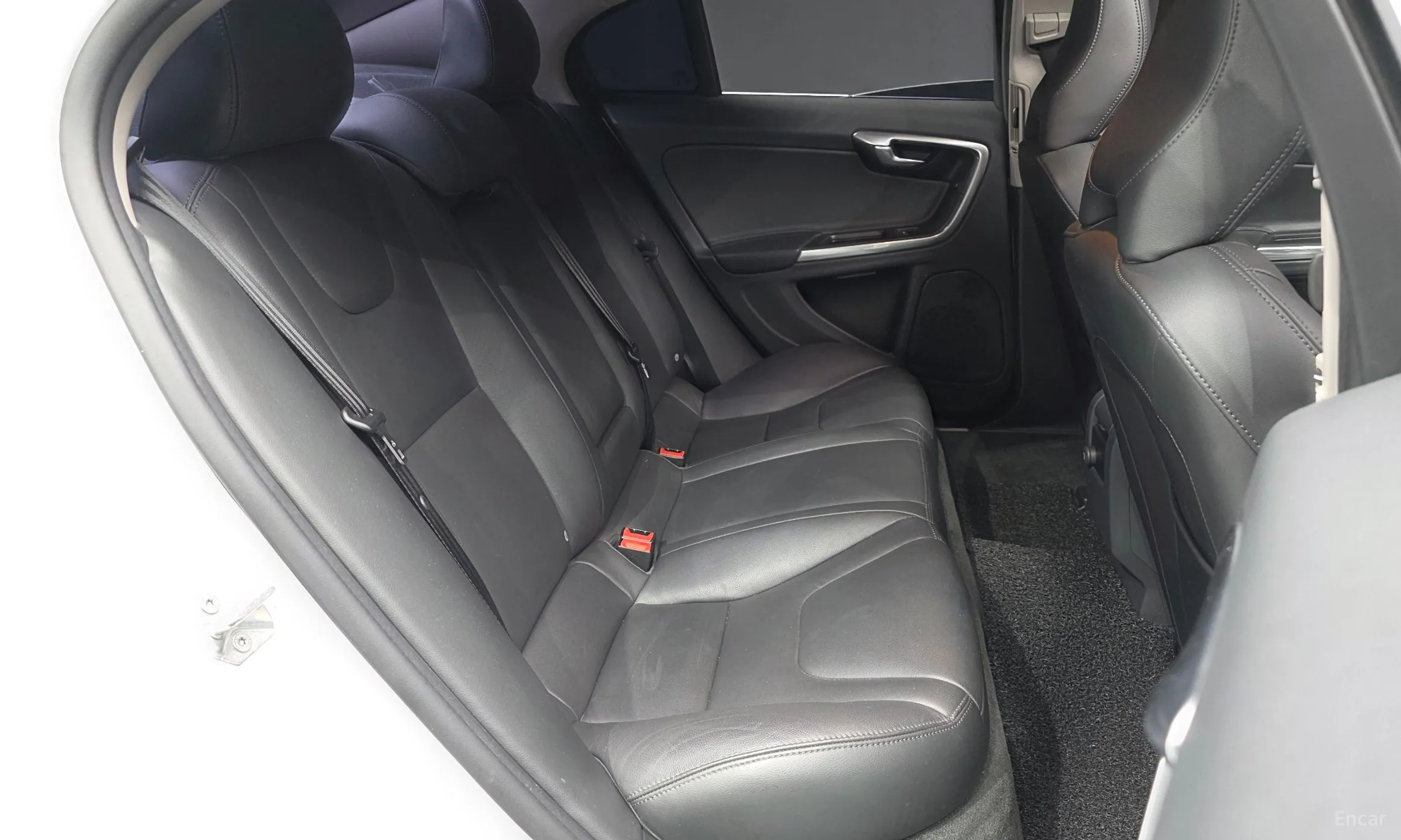 Volvo S60 превью 12
