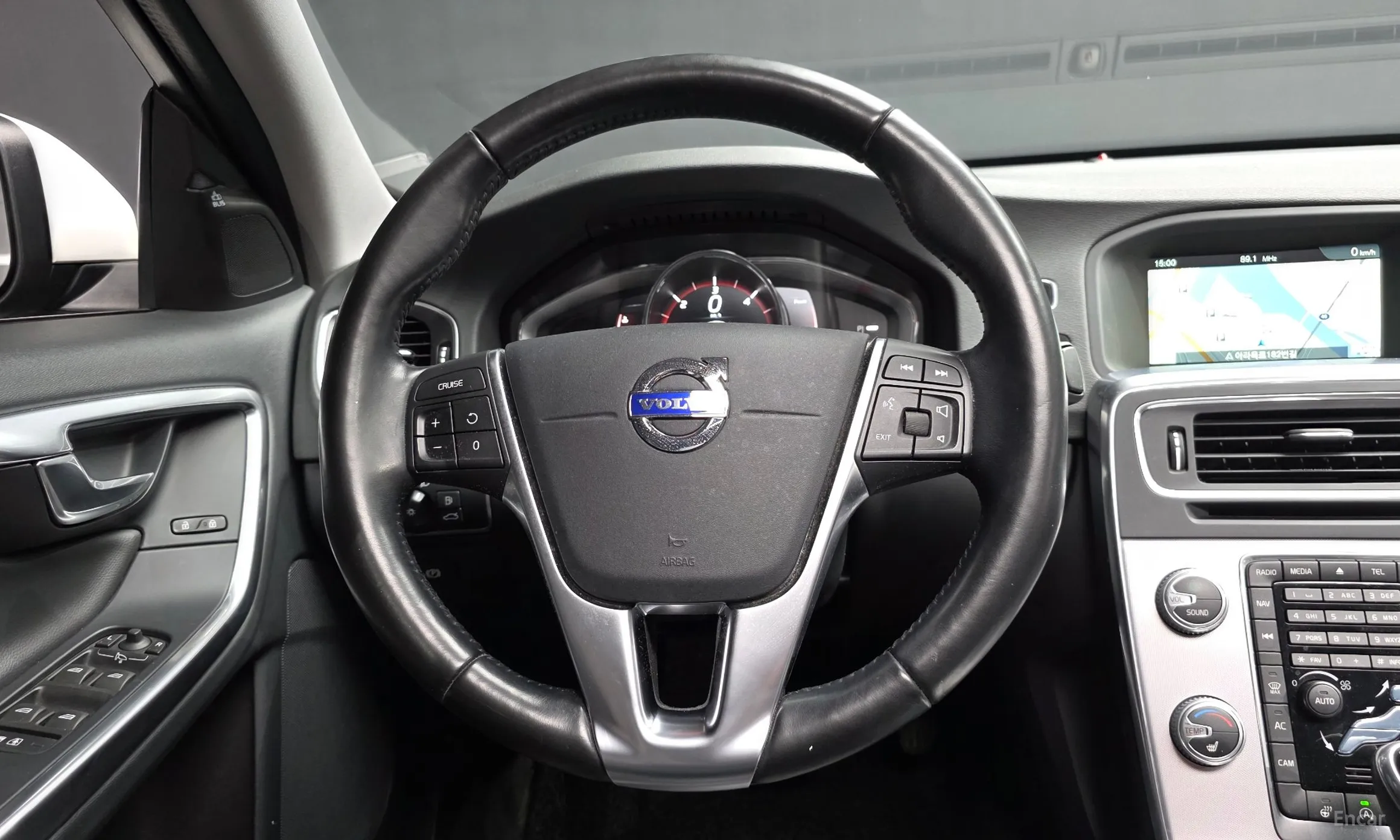 Volvo S60 превью 13