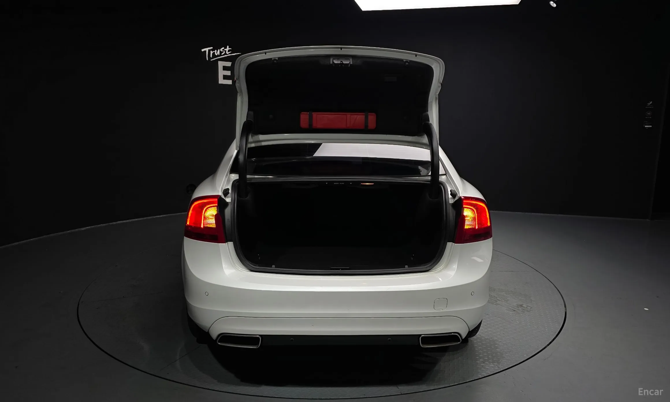 Volvo S60 превью 20