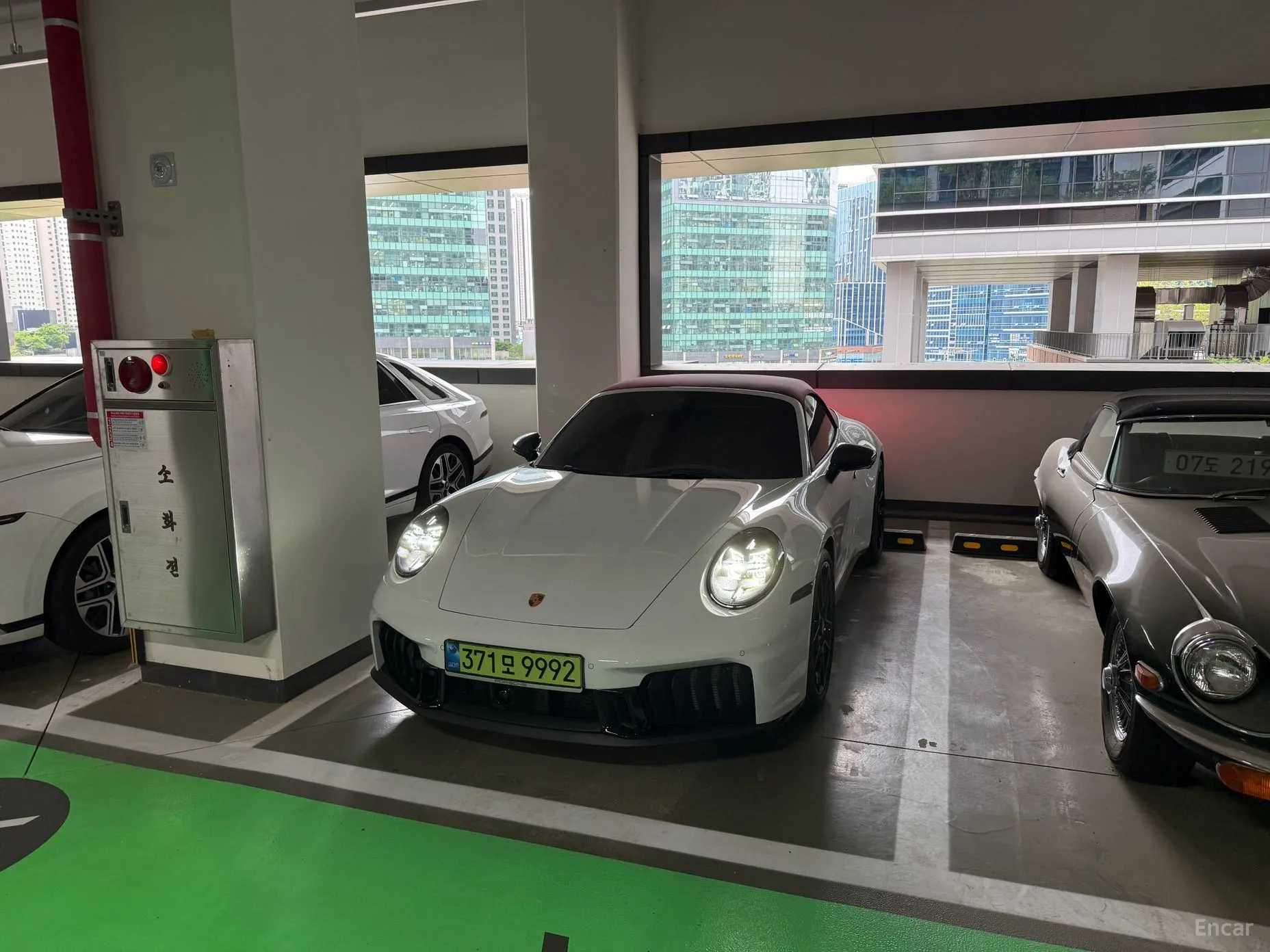 Porsche 911 (992) превью 6