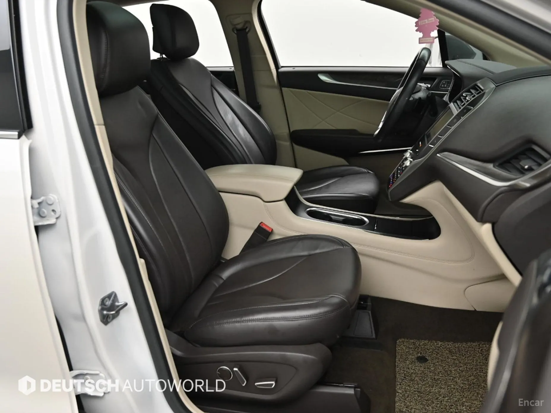 Lincoln MKC превью 10