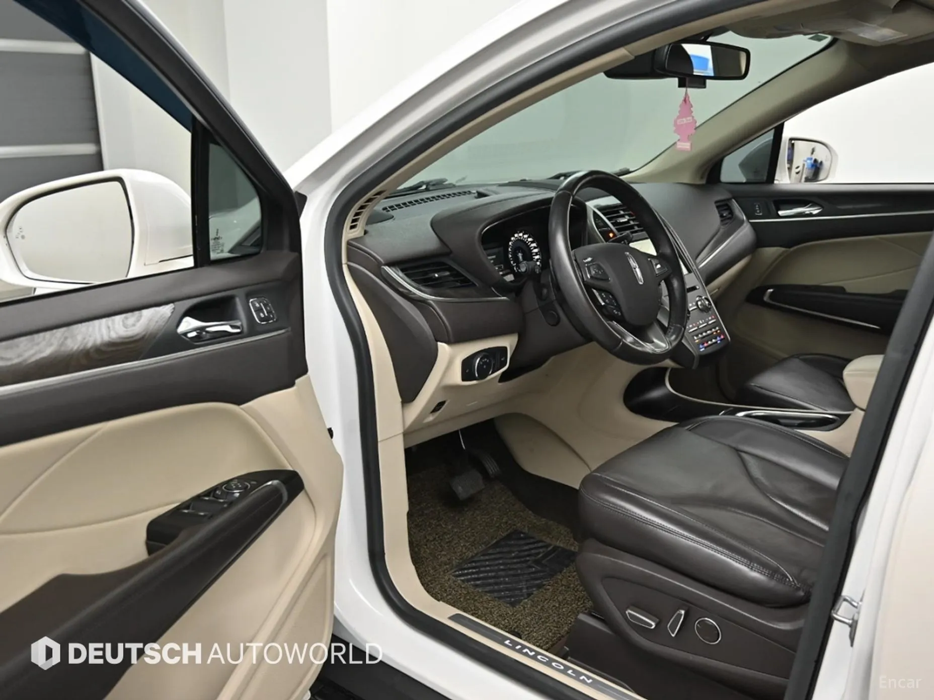 Lincoln MKC превью 11